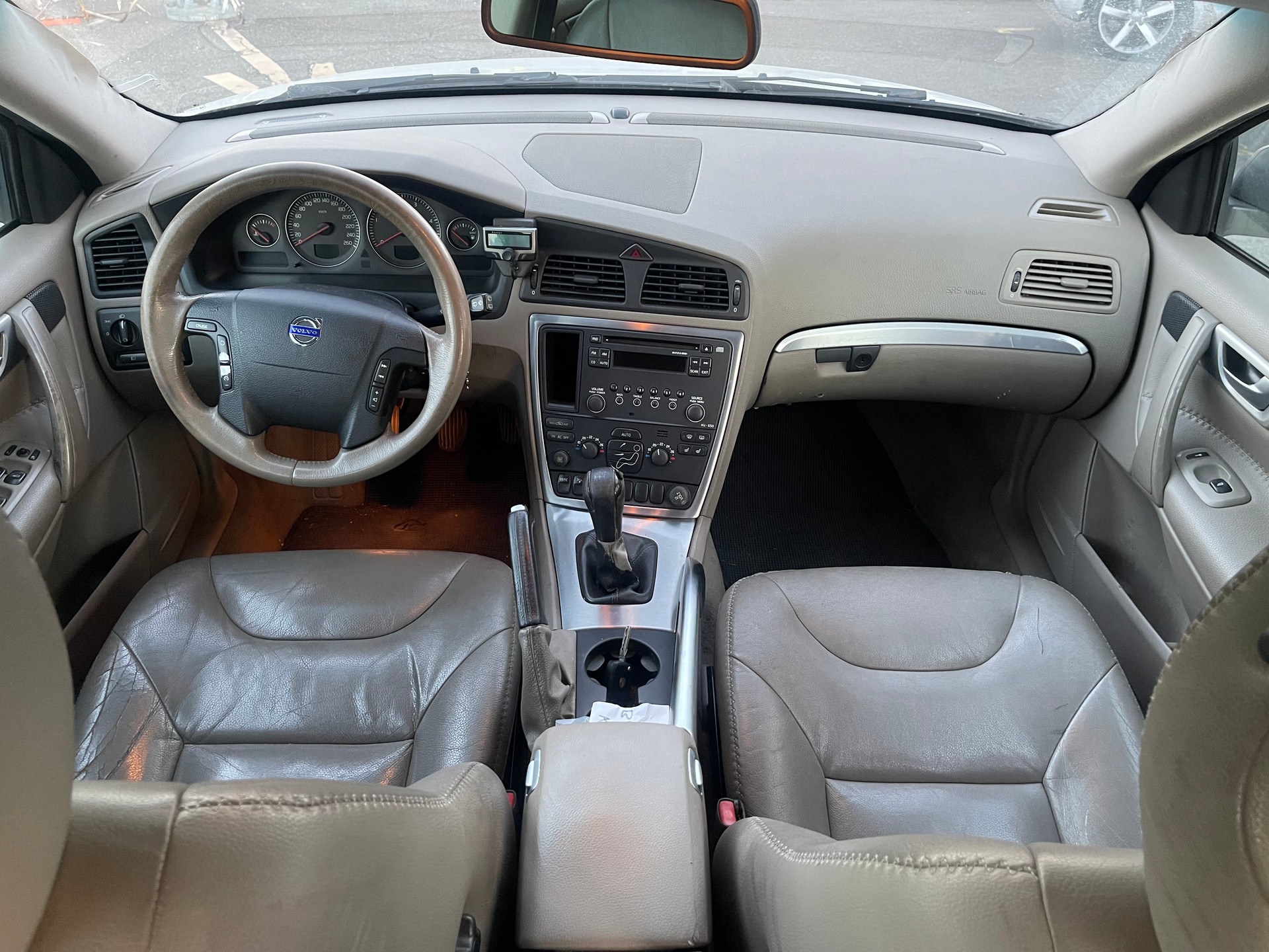 VOLVO XC70 D5 AWD Momentum-image-8