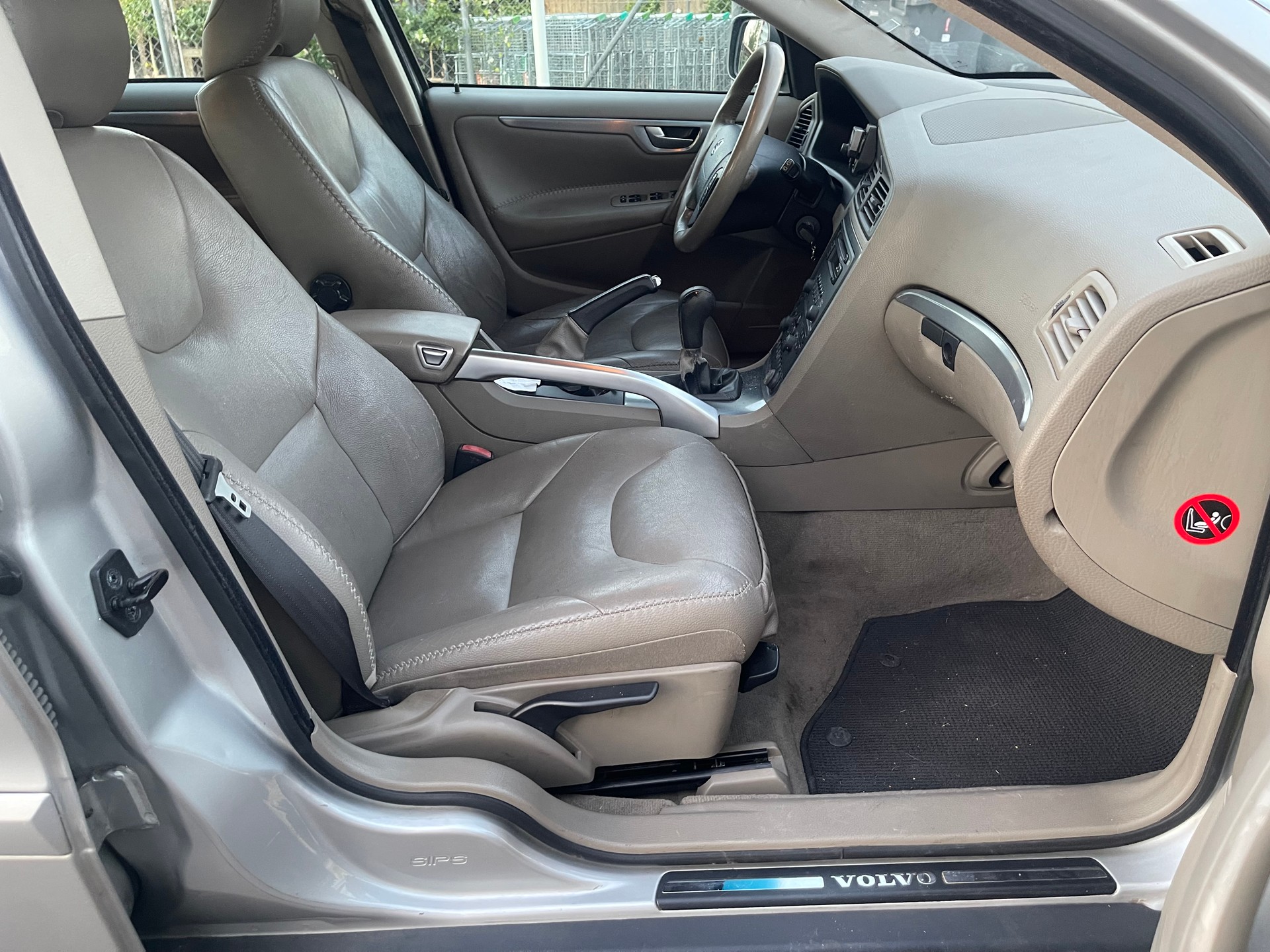 VOLVO XC70 D5 AWD Momentum-image-9
