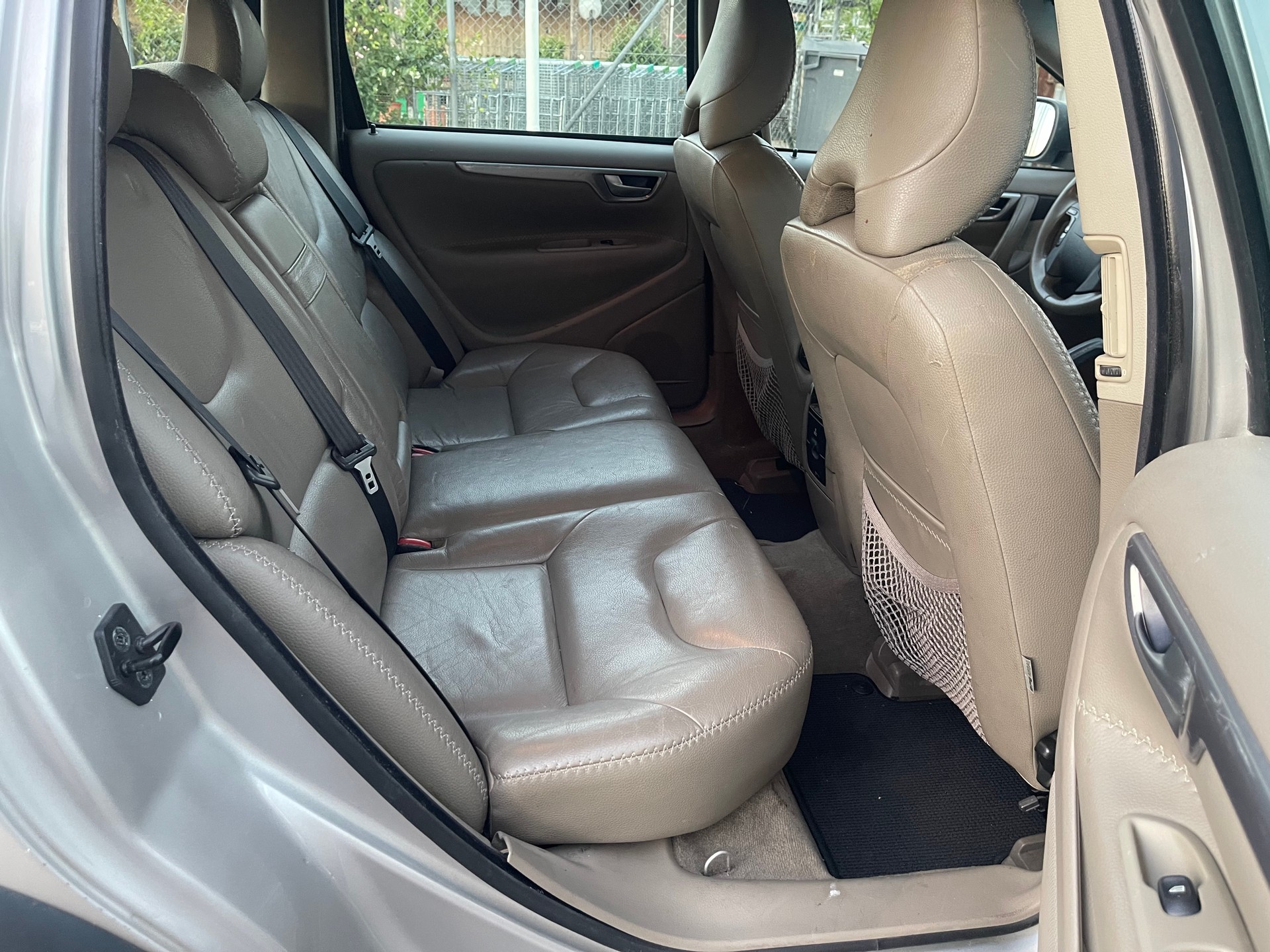 VOLVO XC70 D5 AWD Momentum-image-7