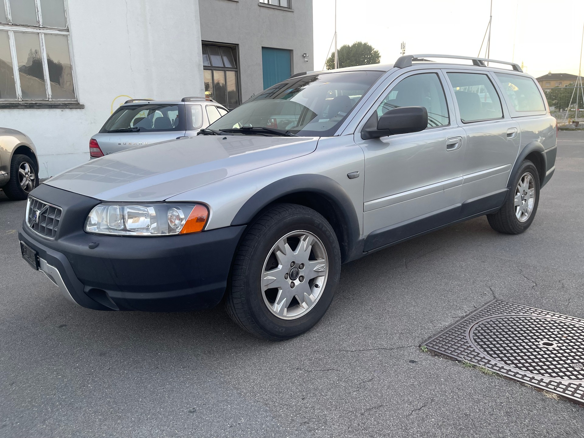 VOLVO XC70 D5 AWD Momentum-image-1