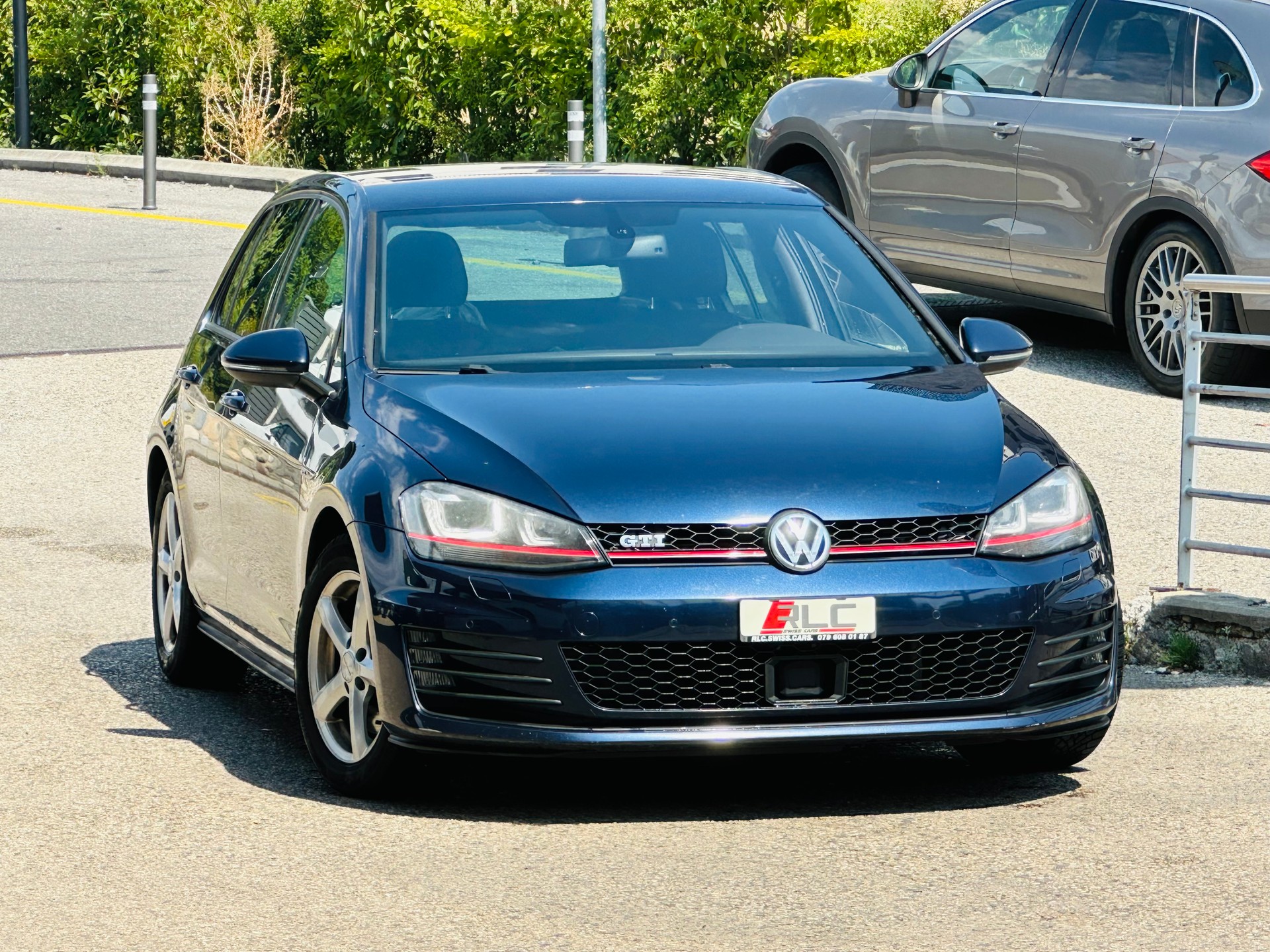 VW Golf 2.0 TSI GTI-showroom-element-2