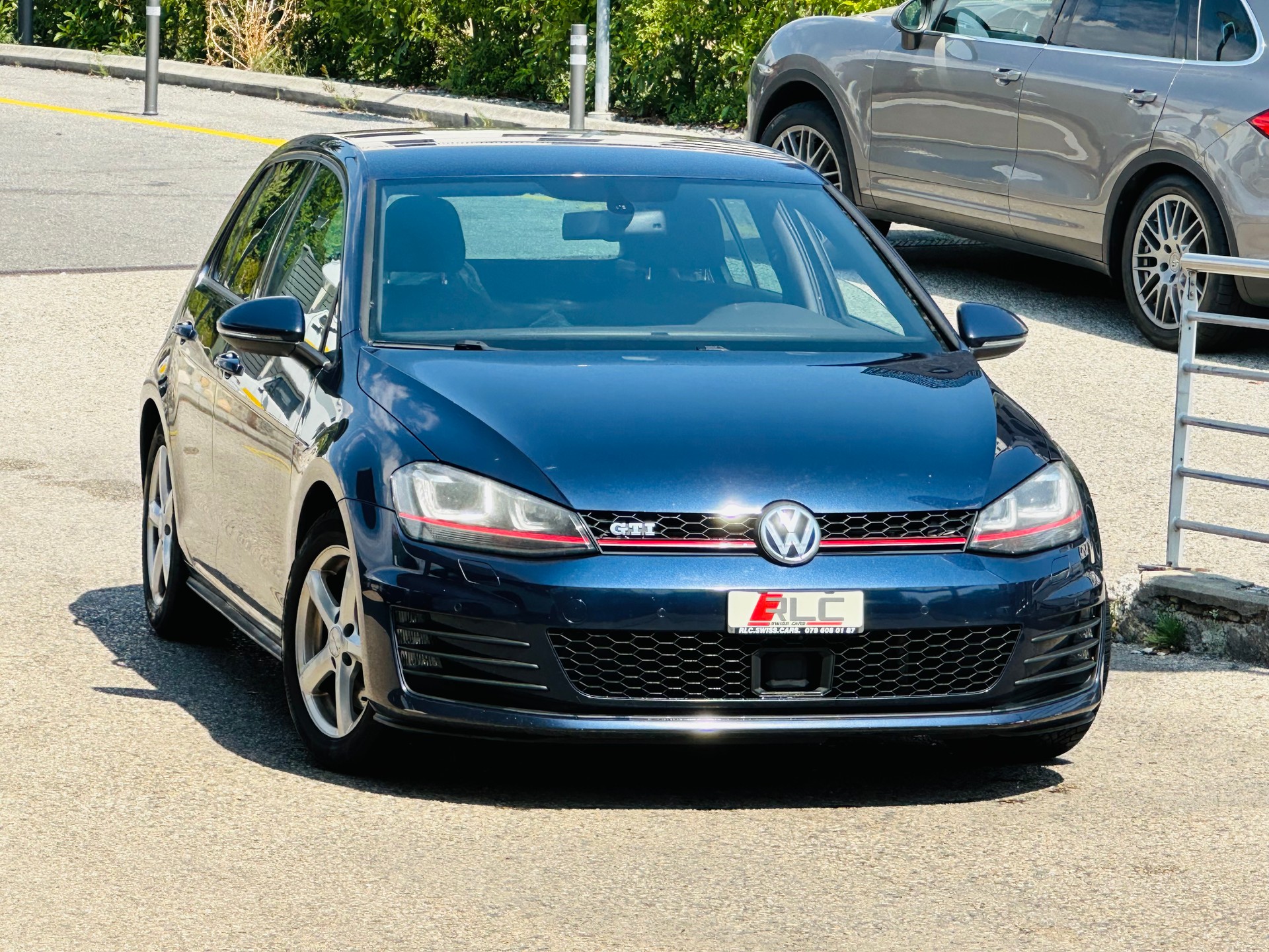 VW Golf 2.0 TSI GTI-showroom-element-3