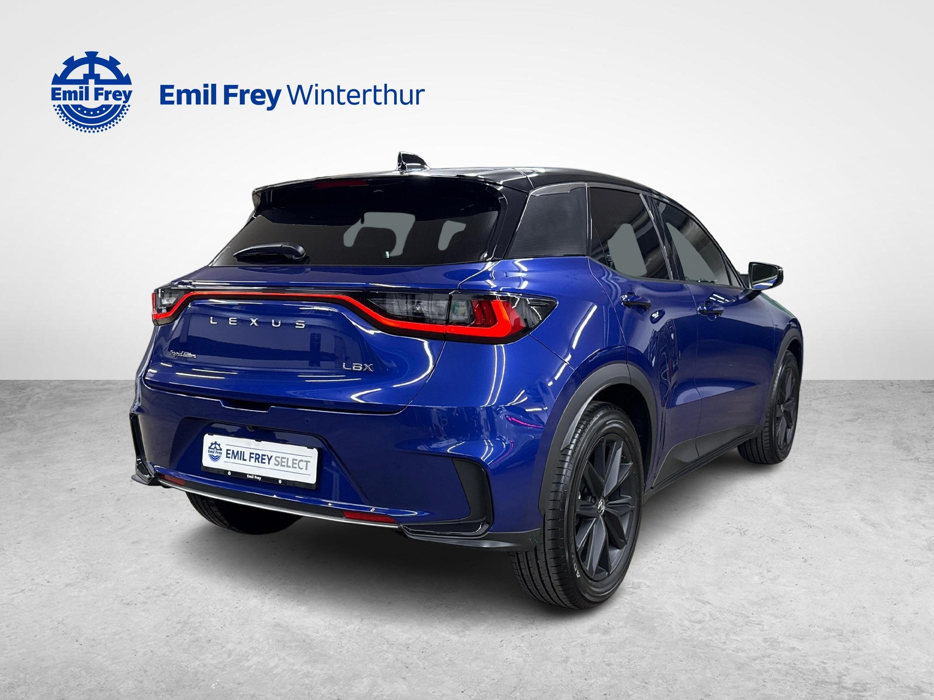 LEXUS LBX 1.5 Hybrid Original Edition AWD-image-4