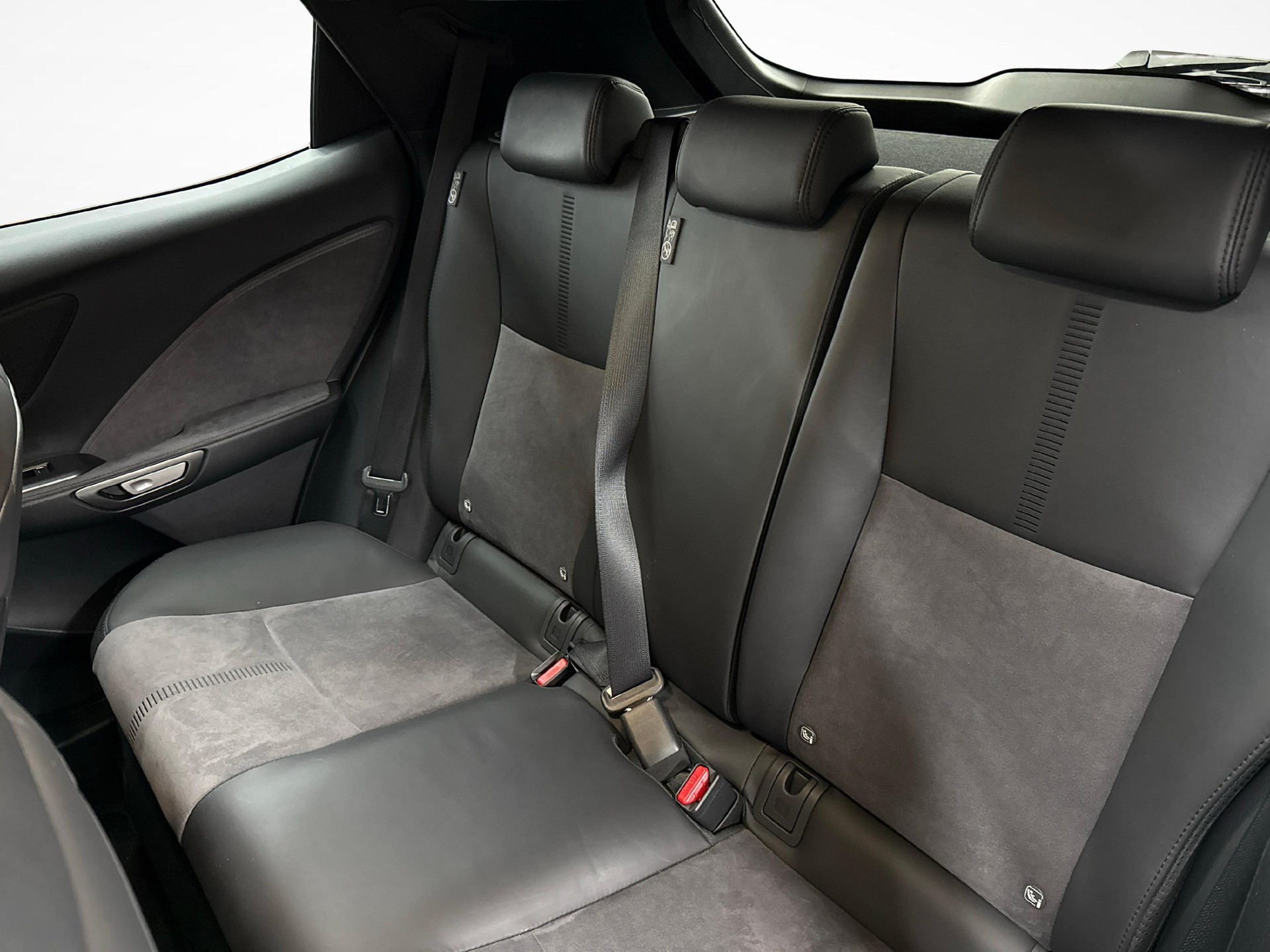 LEXUS LBX 1.5 Hybrid Original Edition AWD-image-10