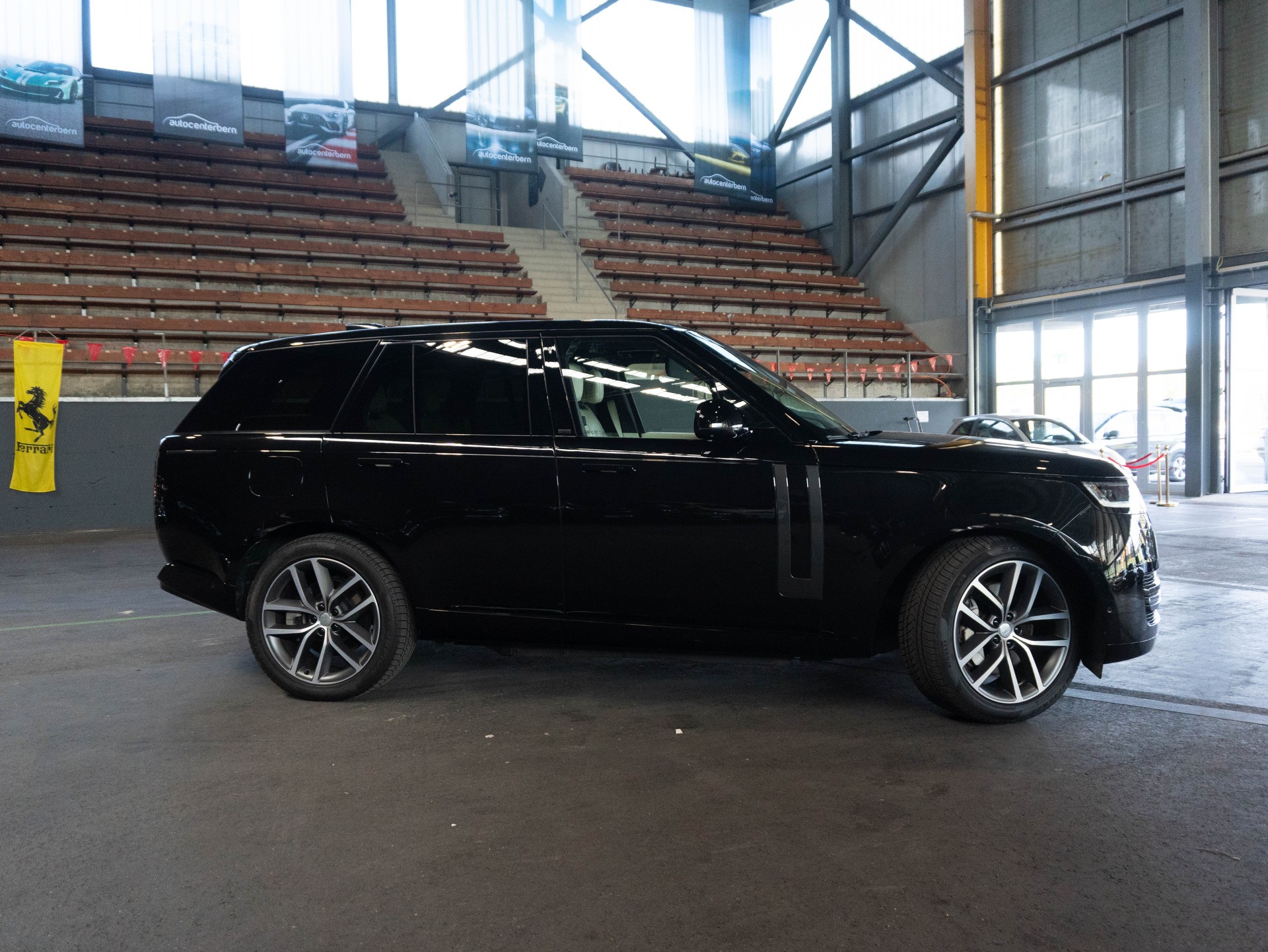 LAND ROVER Range Rover P550e Si6 PHEV HSE Automatic-showroom-element-2