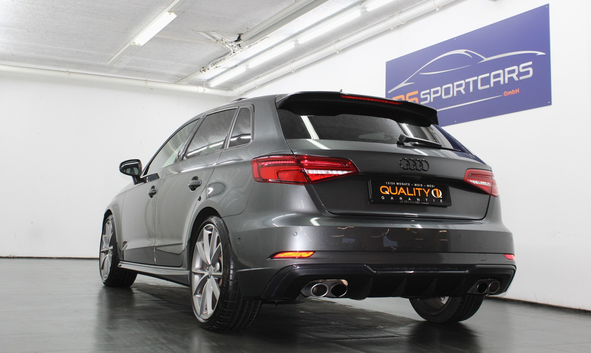 AUDI S3 Sportback 2.0 TFSI quattro S-tronic Optikpaket schwarz / CH-Fahrzeug-image-4