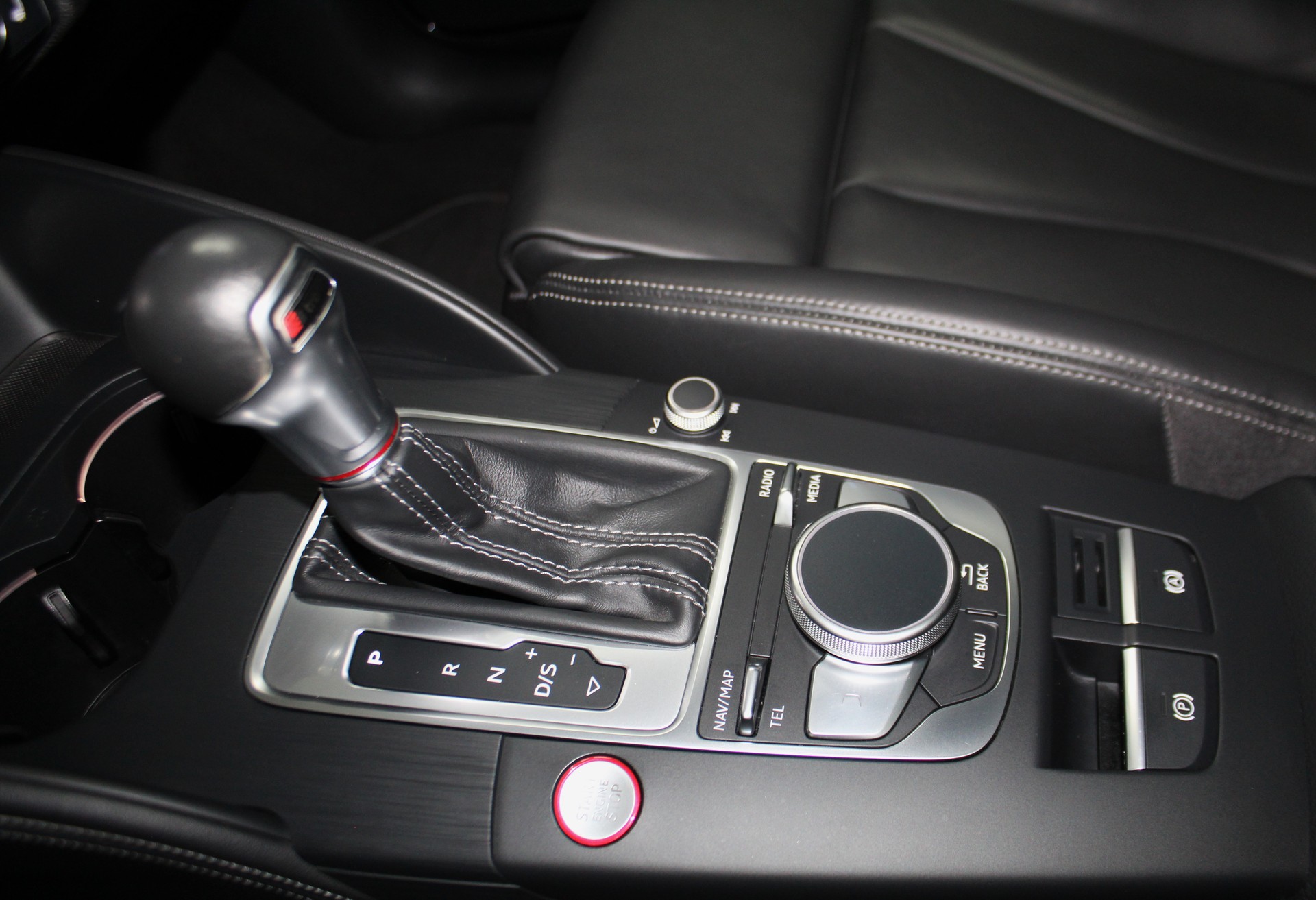 AUDI S3 Sportback 2.0 TFSI quattro S-tronic Optikpaket schwarz / CH-Fahrzeug-image-15
