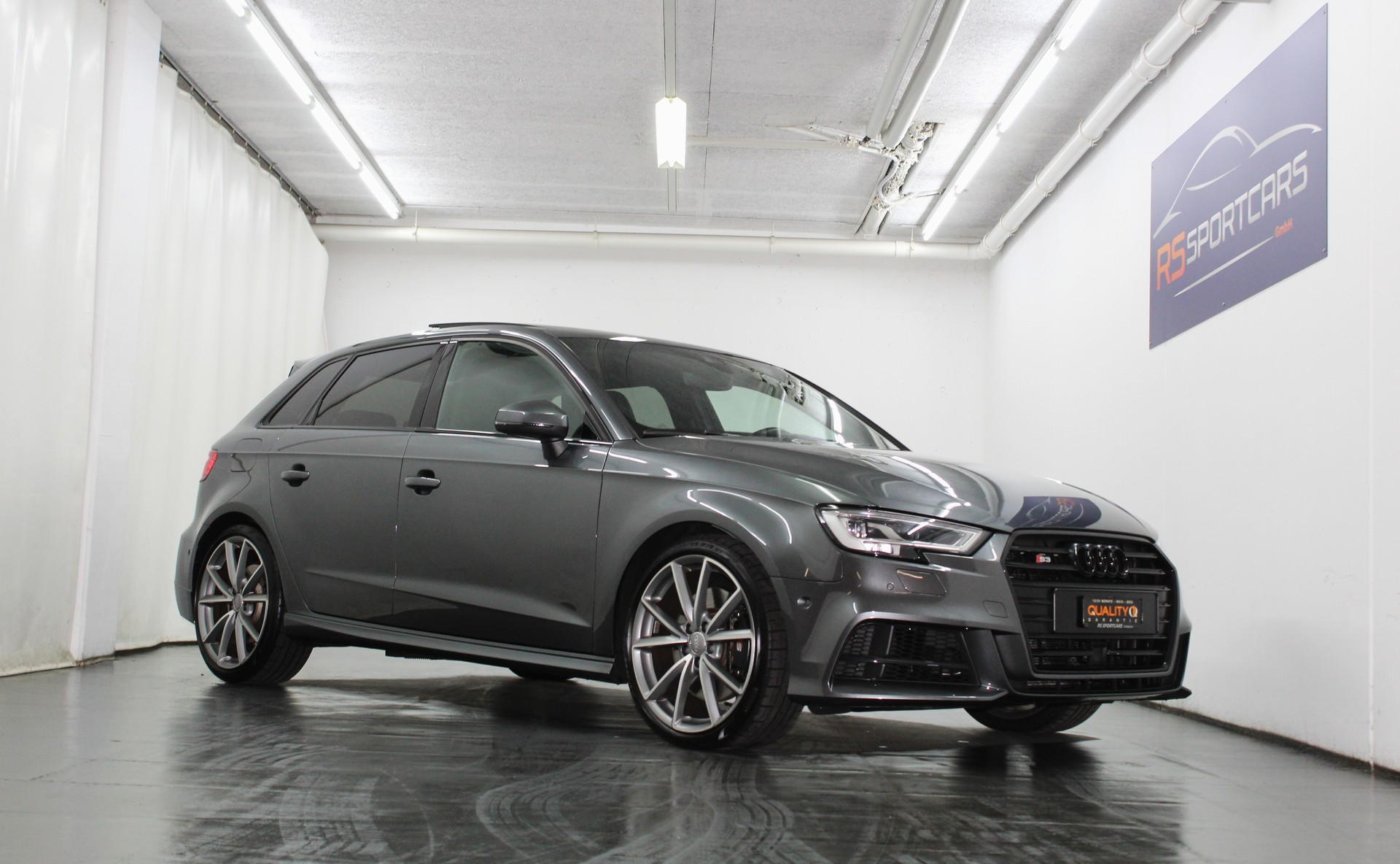 AUDI S3 Sportback 2.0 TFSI quattro S-tronic Optikpaket schwarz / CH-Fahrzeug