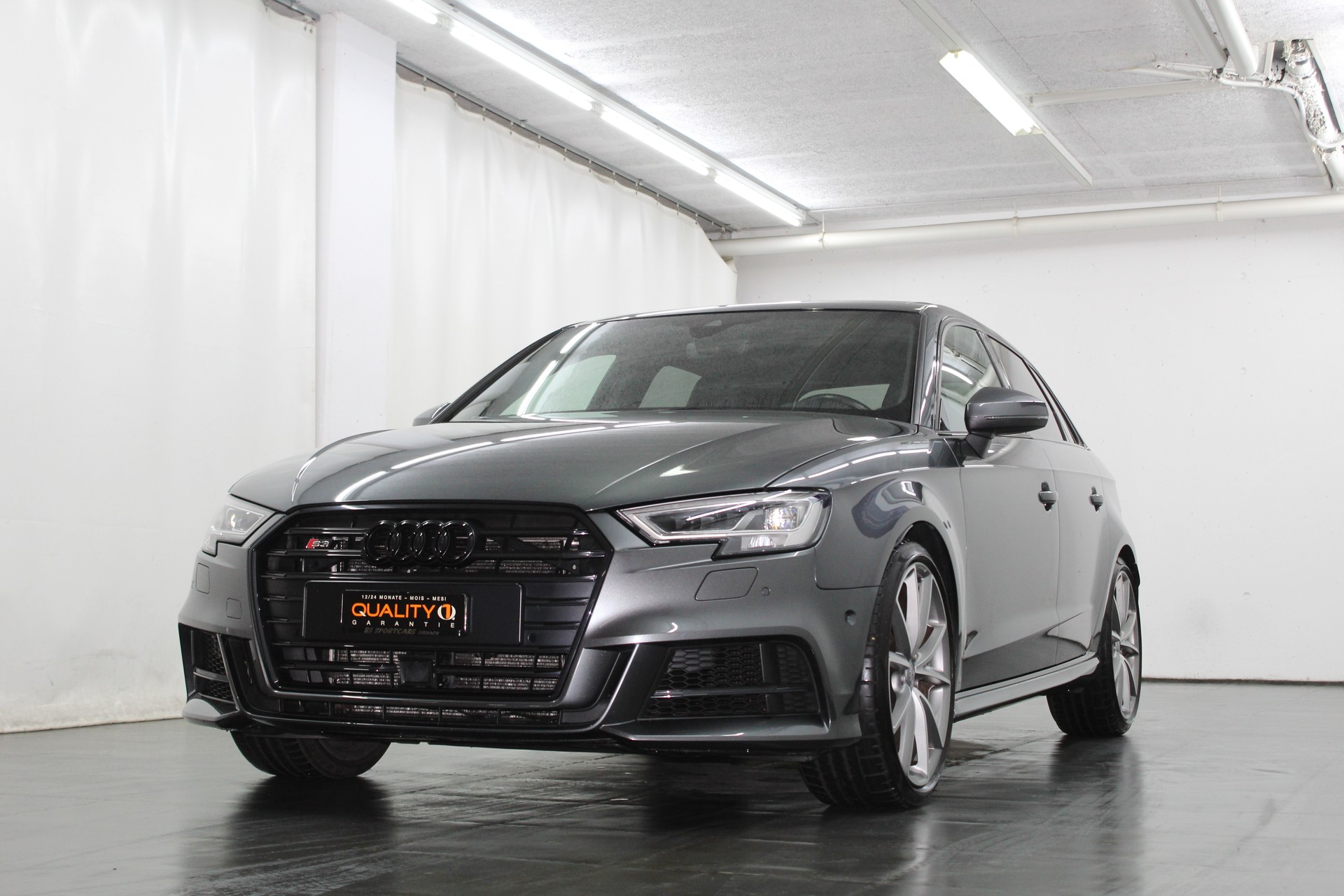 AUDI S3 Sportback 2.0 TFSI quattro S-tronic Optikpaket schwarz / CH-Fahrzeug-showroom-element-3