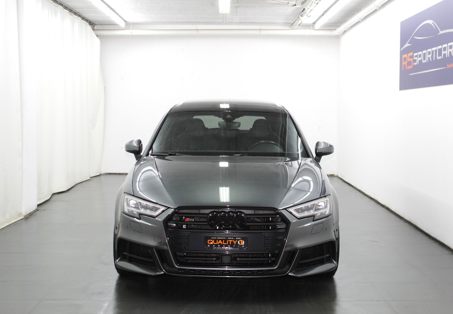 AUDI S3 Sportback 2.0 TFSI quattro S-tronic Optikpaket schwarz / CH-Fahrzeug-showroom-element-2