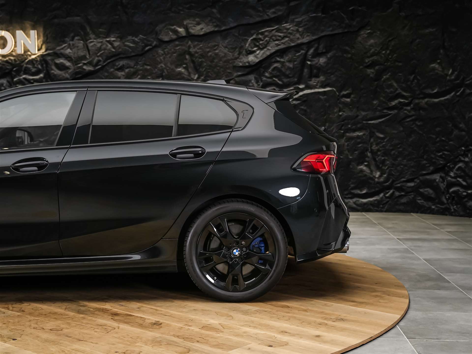 BMW M135i xDrive *Werksgarantie*Harman/Kardon*360° Kamera*-image-17