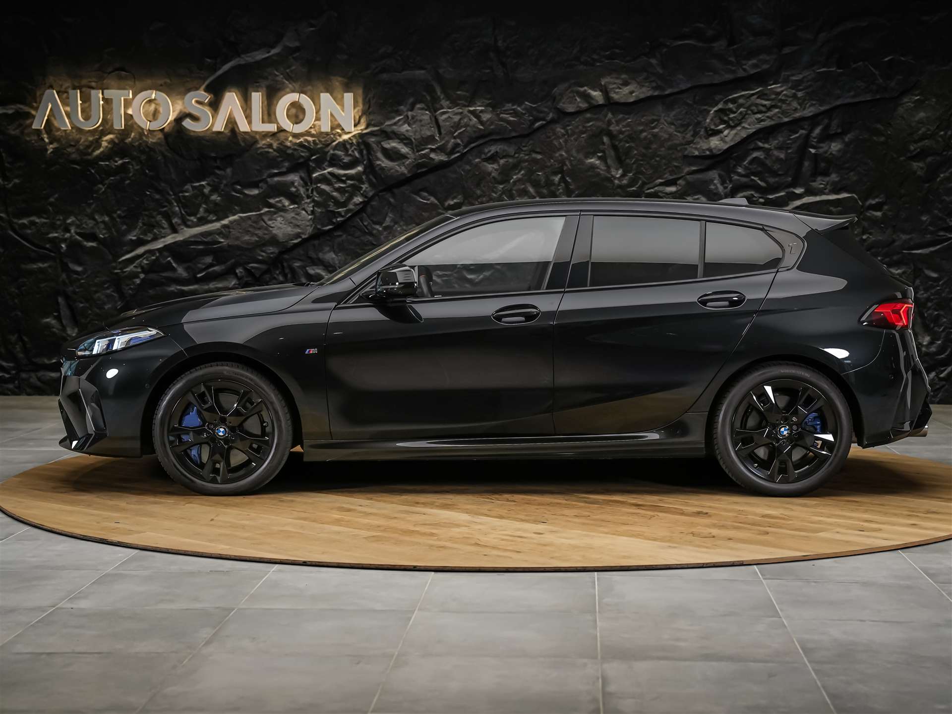 BMW M135i xDrive *Werksgarantie*Harman/Kardon*360° Kamera*-showroom-element-2