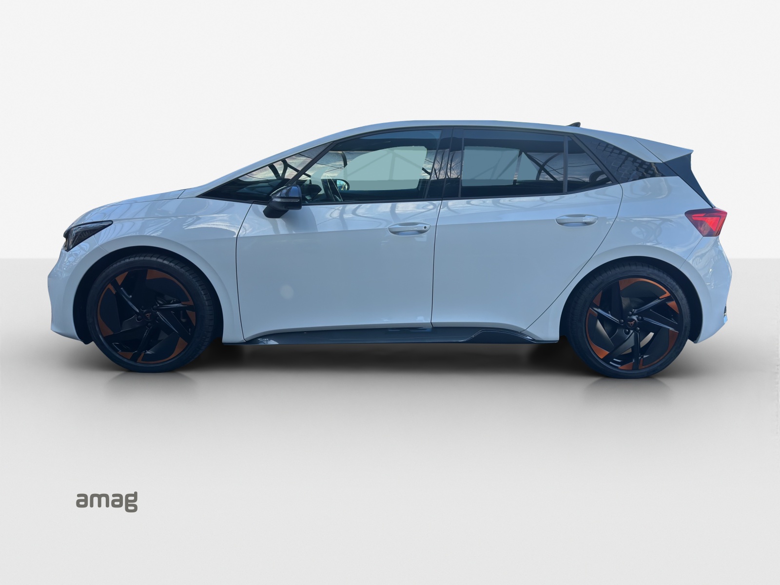 CUPRA Born 58 kWh-showroom-element-1