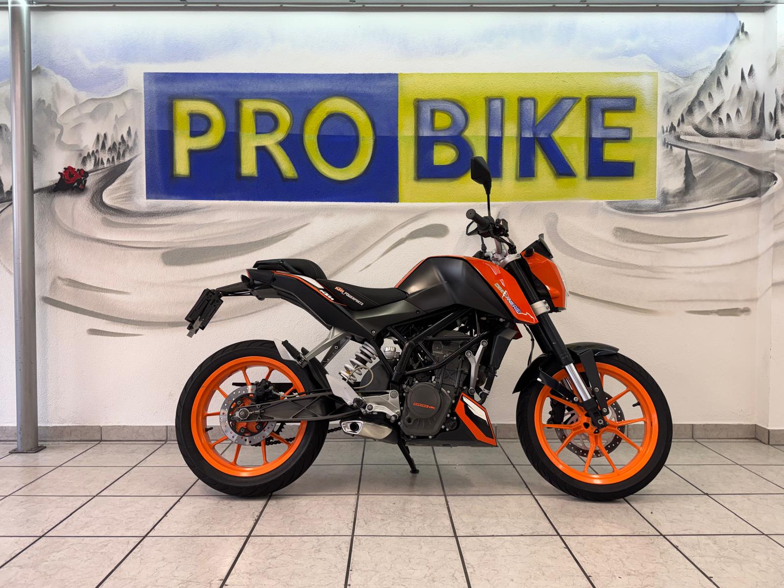KTM 125 Duke-image-1
