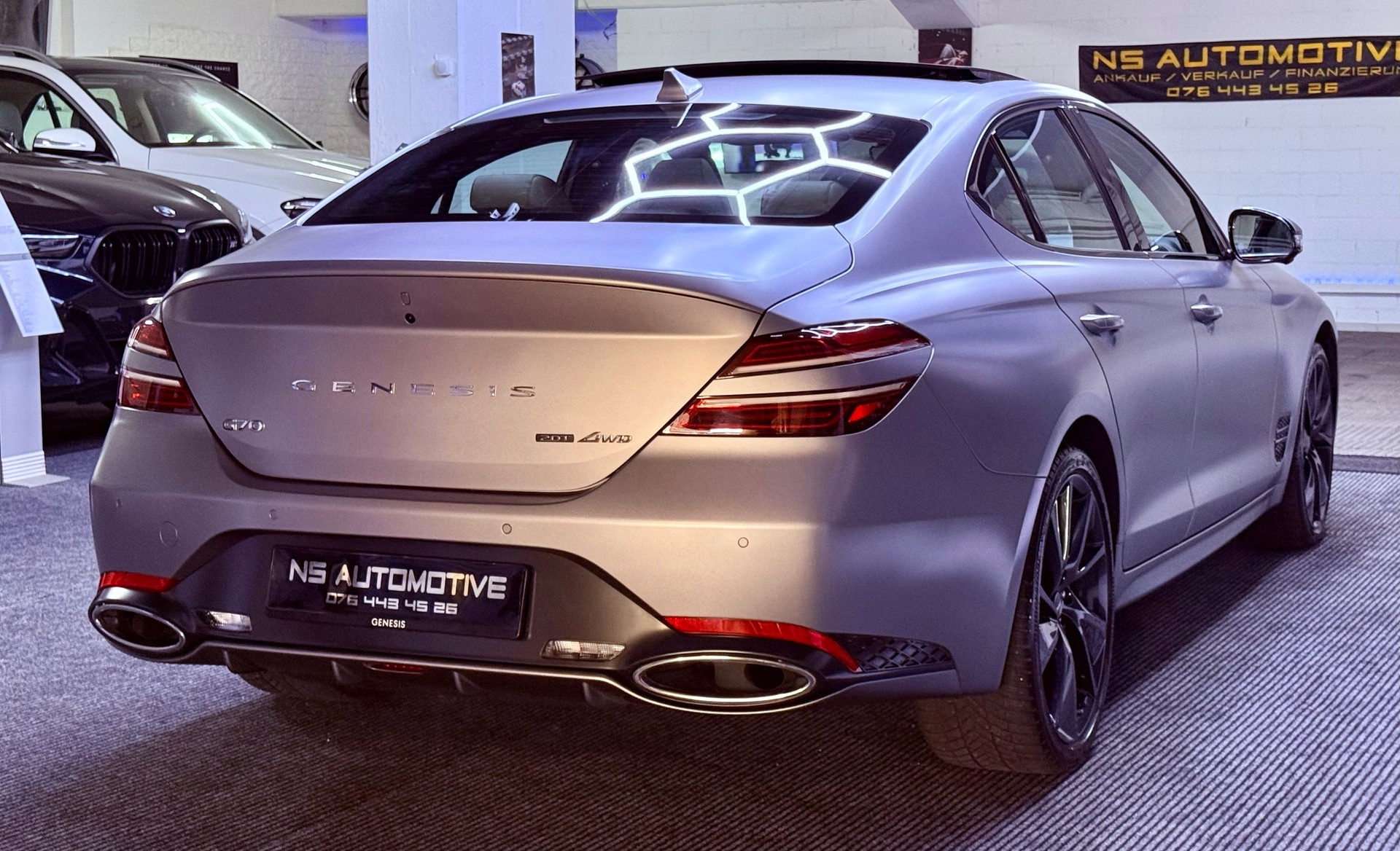 GENESIS G70 2.0 TGDI Sport AT8 AWD * BOND SILVER SANDSTORM GRAY (MATT)-showroom-element-3