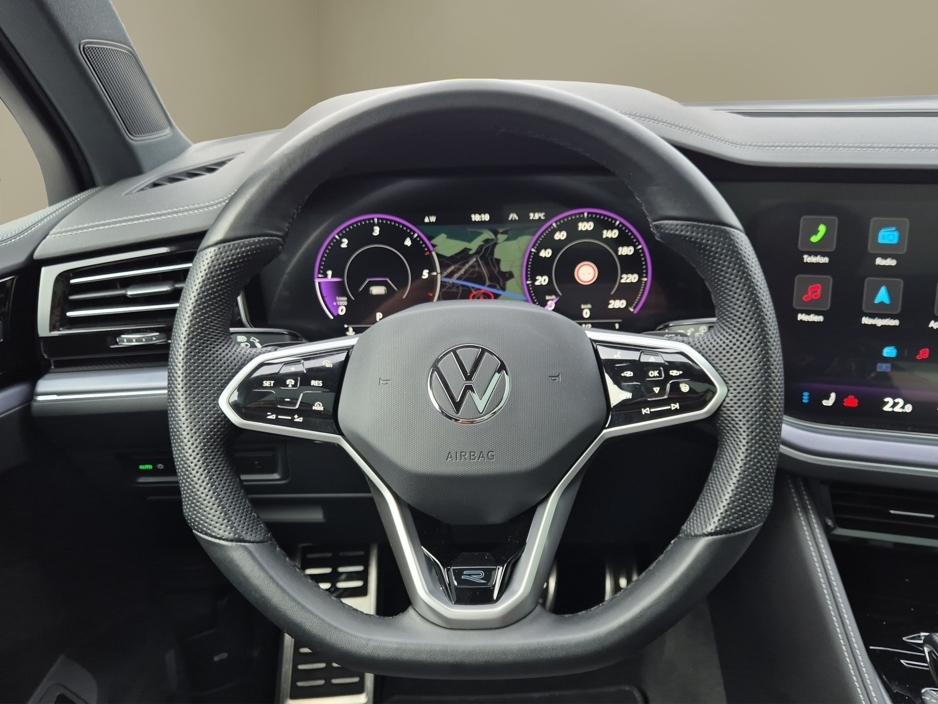 VW Touareg 3.0 TDI R-Line Tiptronic-image-12