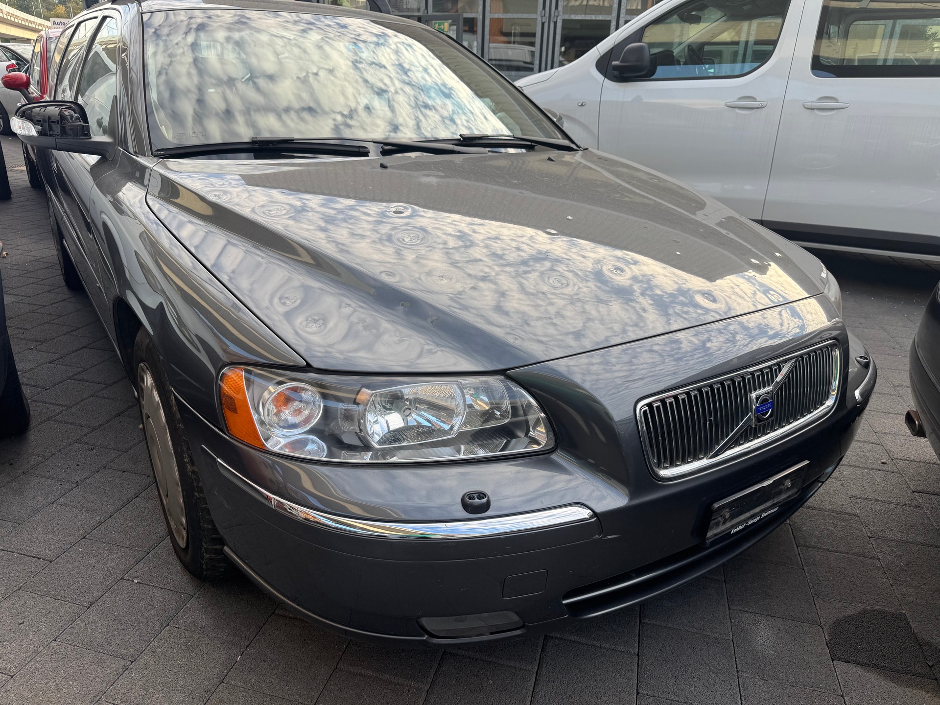 VOLVO V70 2.5T Kinetic-image-1