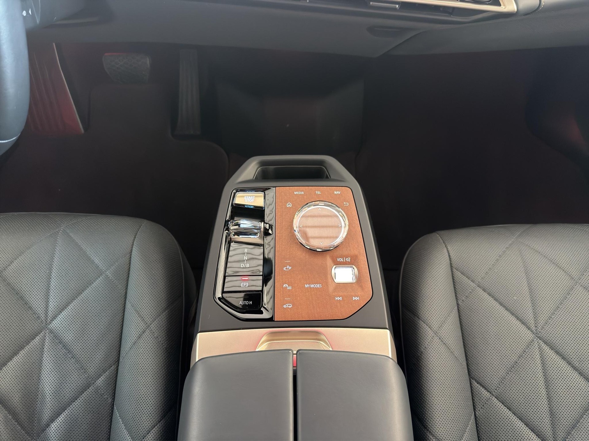 BMW iX xDrive50-image-15