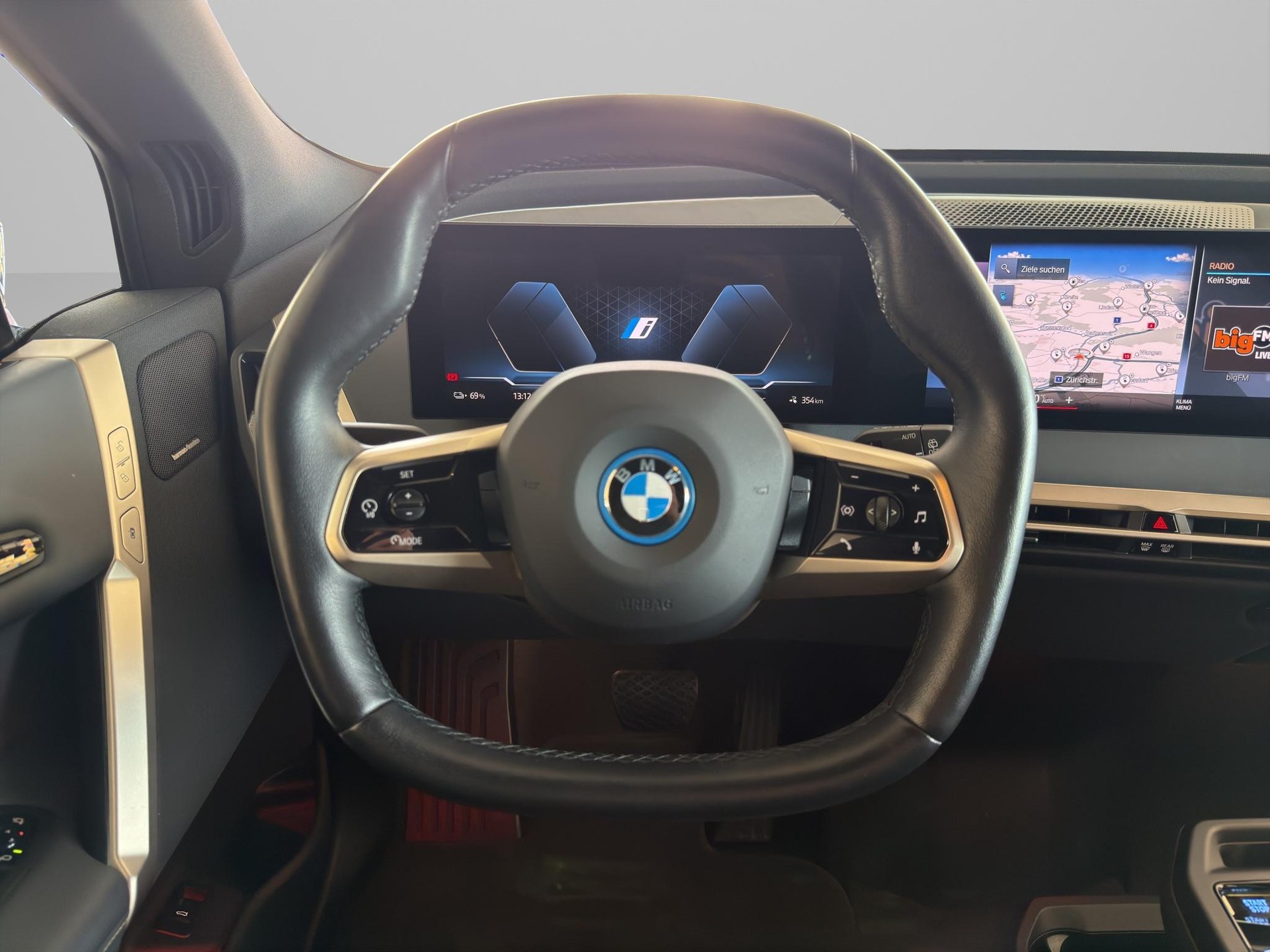 BMW iX xDrive50-image-13