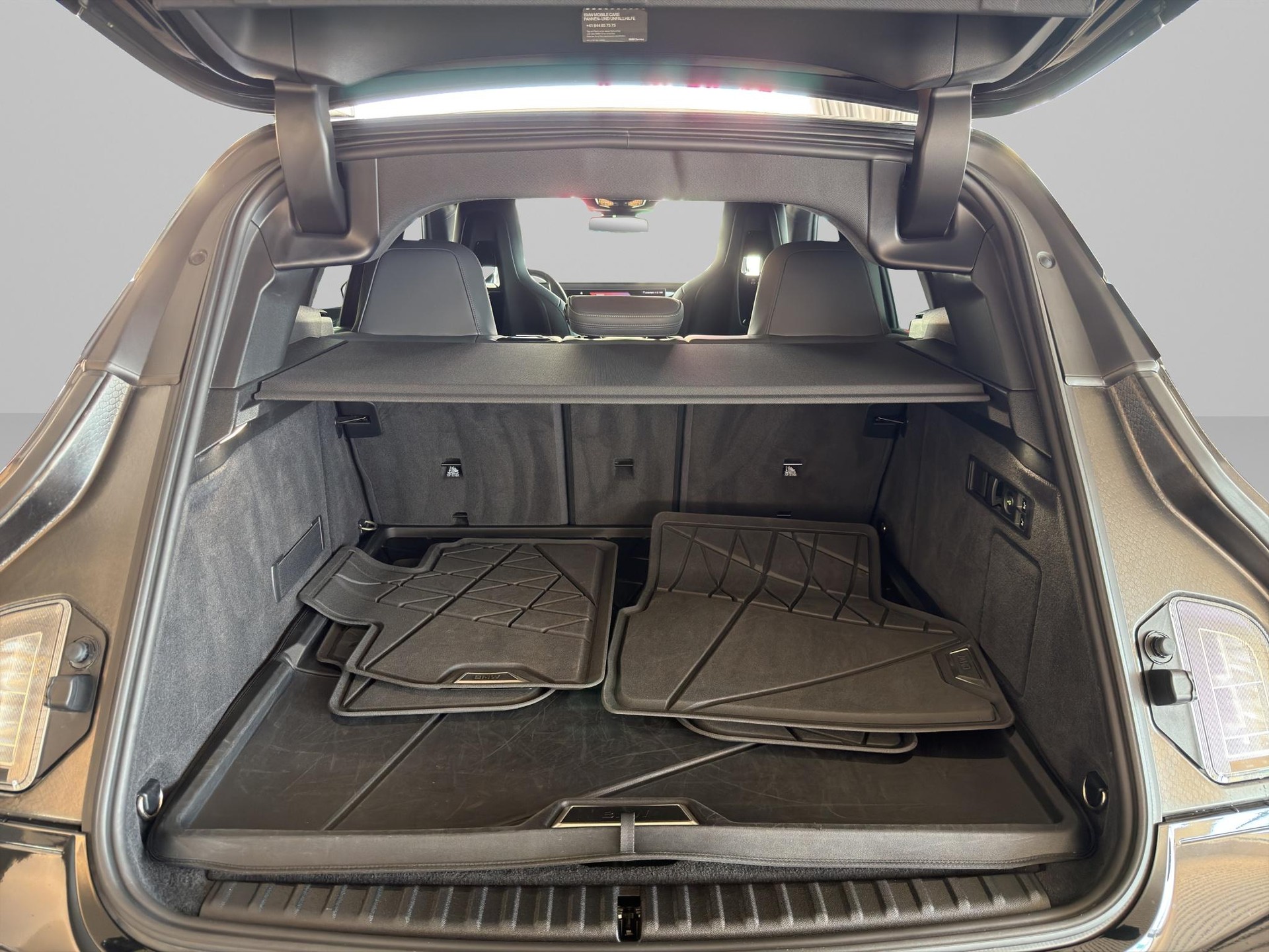 BMW iX xDrive50-image-9