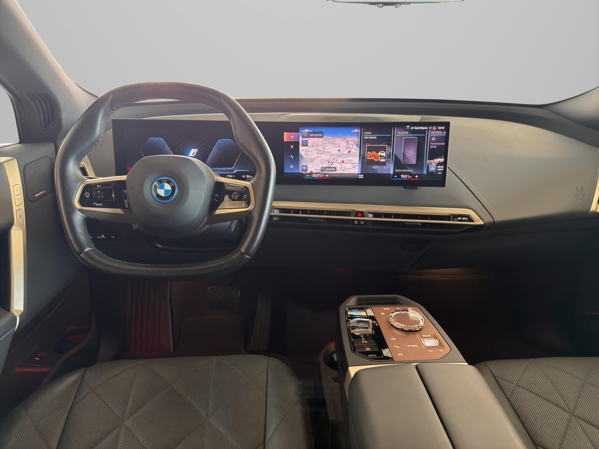 BMW iX xDrive50-image-12