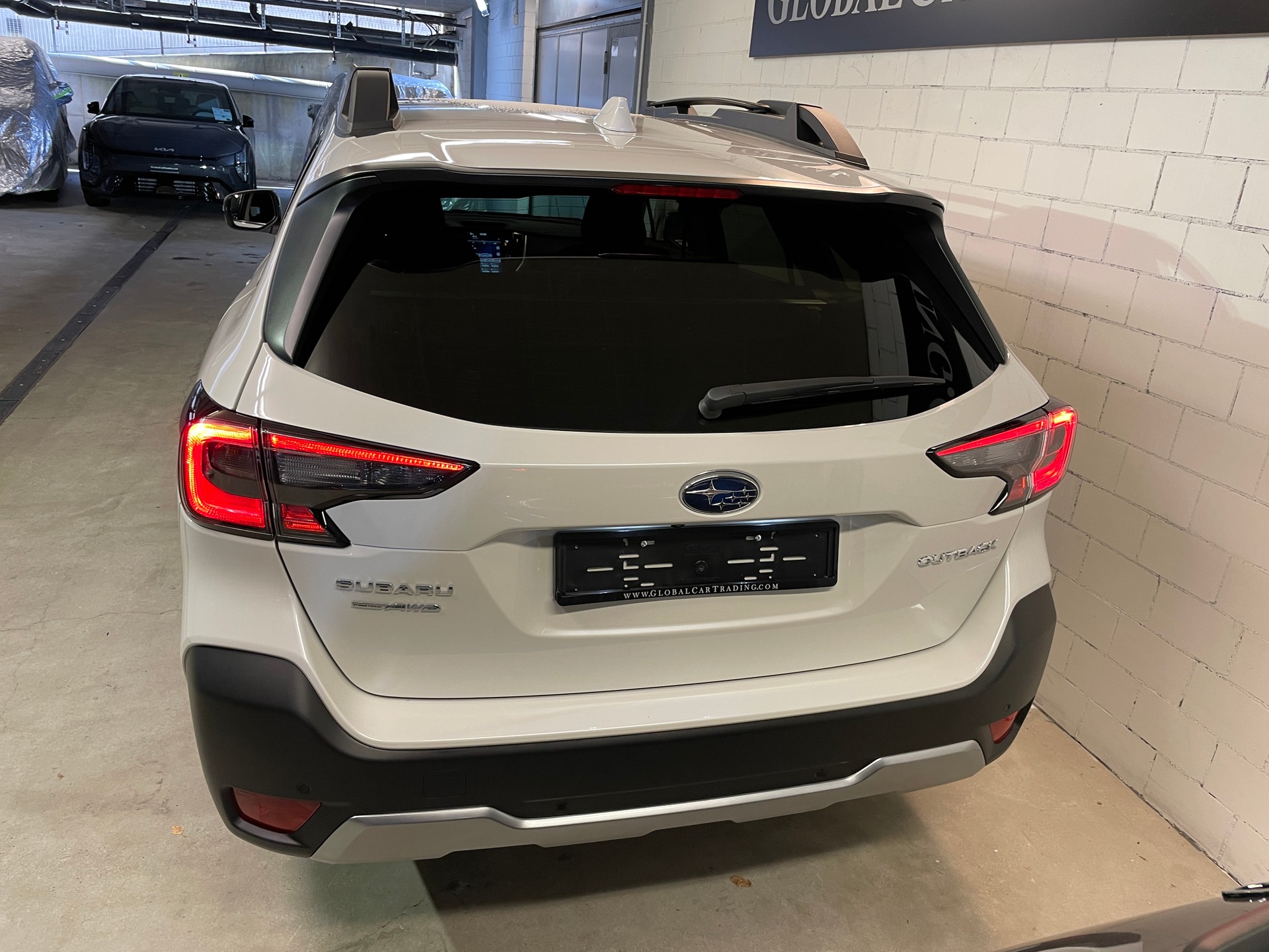 SUBARU Outback 2.5i Advantage AWD Lineartronic-image-4
