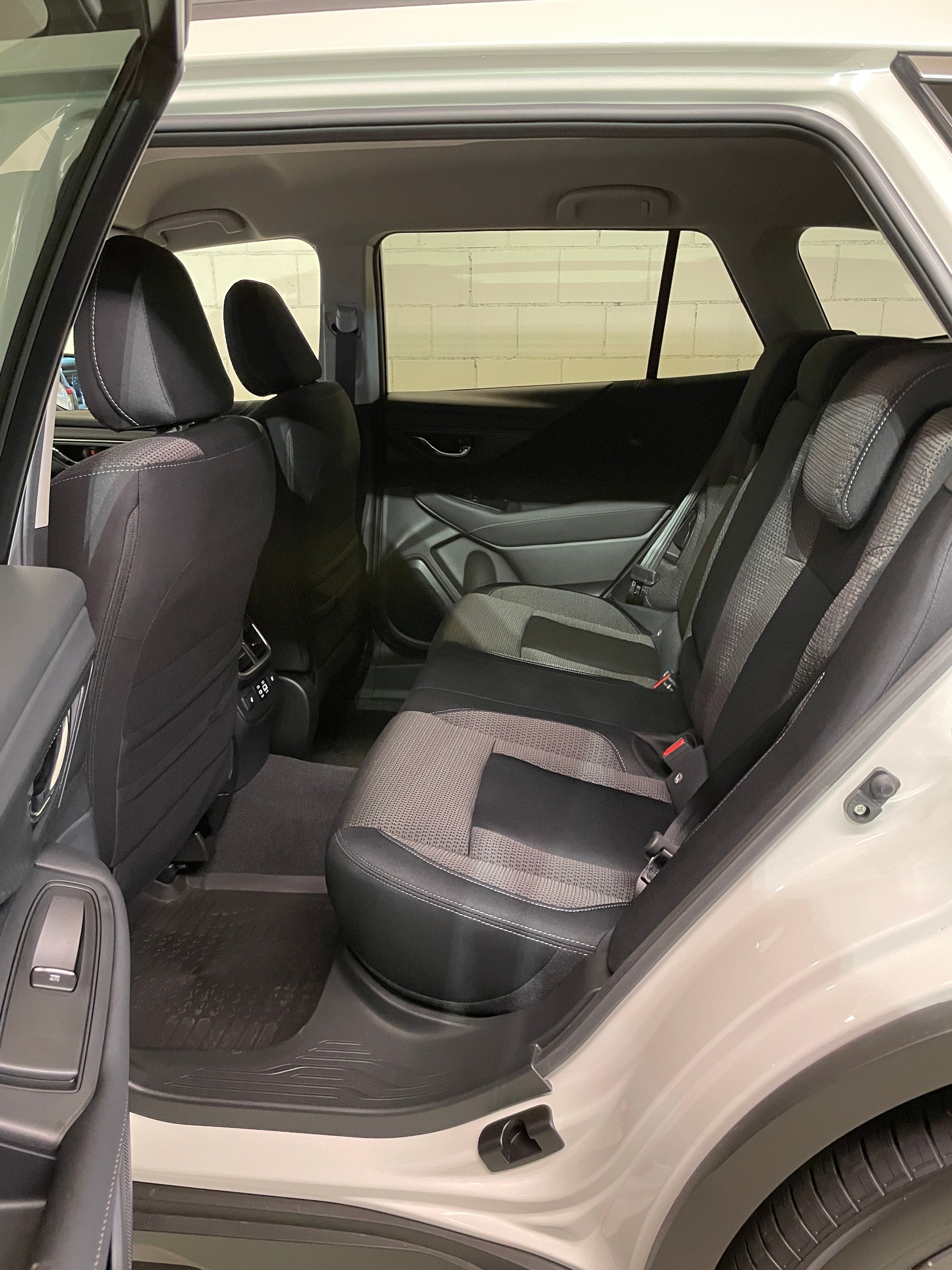 SUBARU Outback 2.5i Advantage AWD Lineartronic-image-11