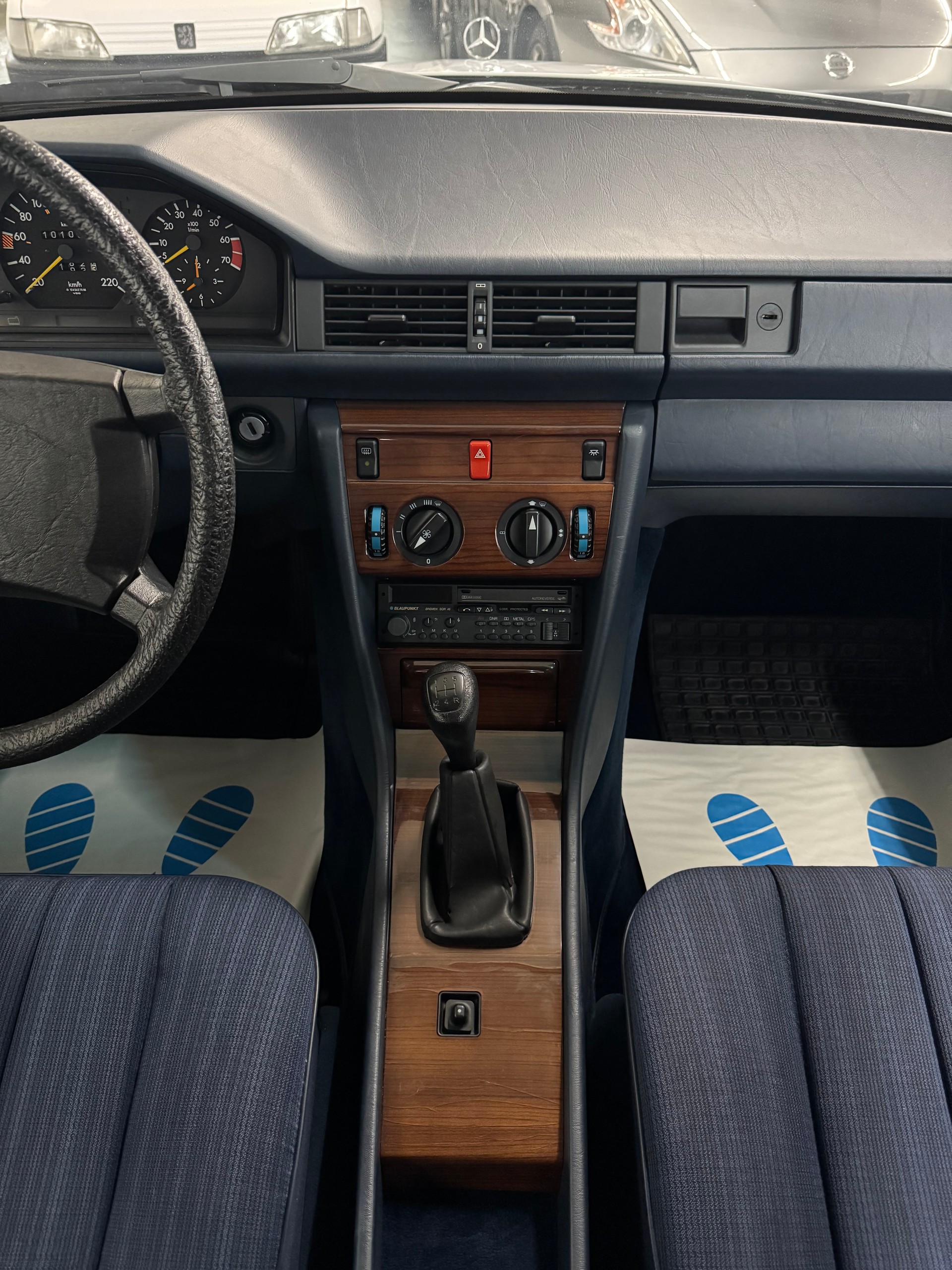 MERCEDES-BENZ 230 E-image-15