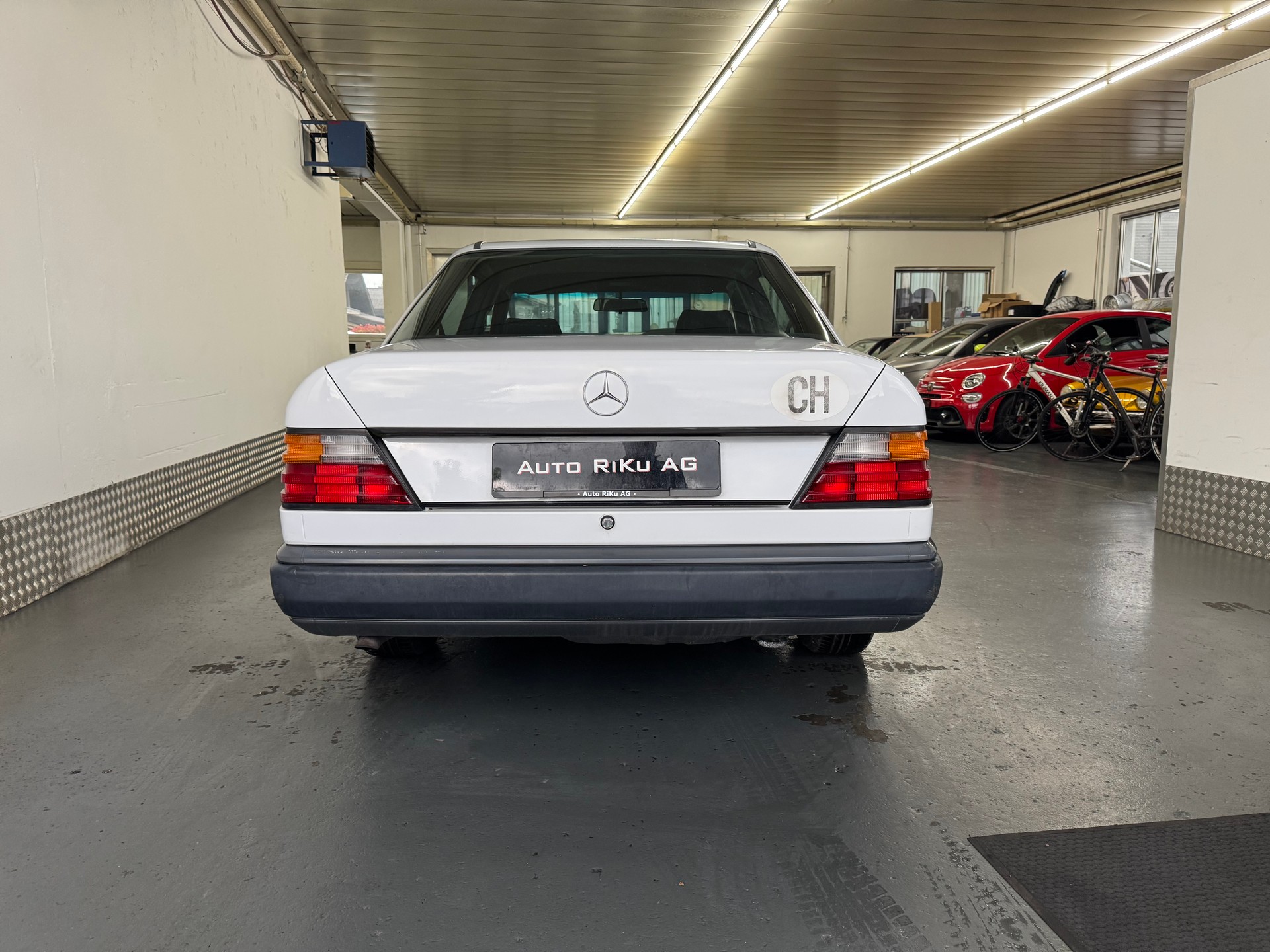 MERCEDES-BENZ 230 E-image-10
