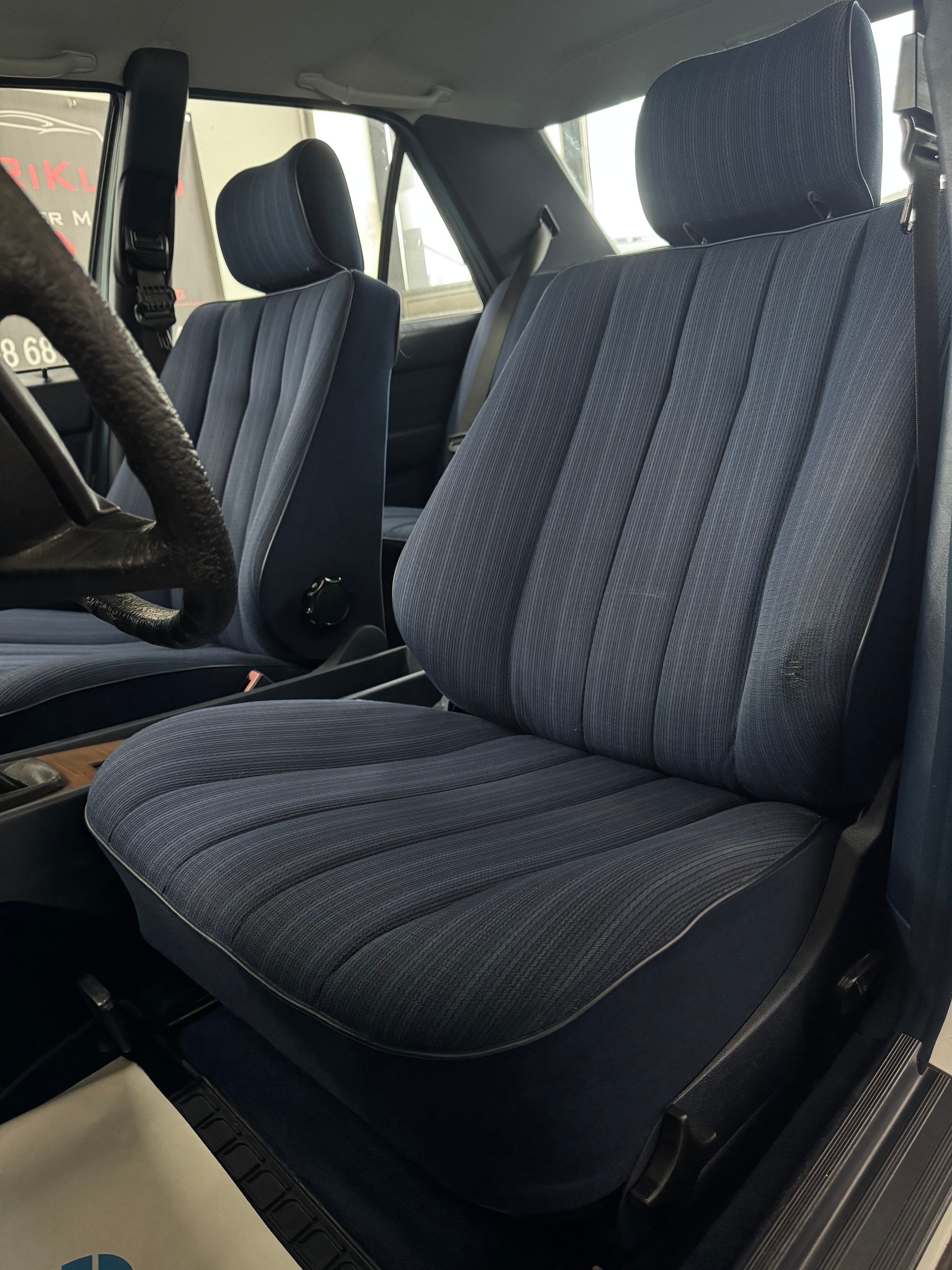 MERCEDES-BENZ 230 E-image-13