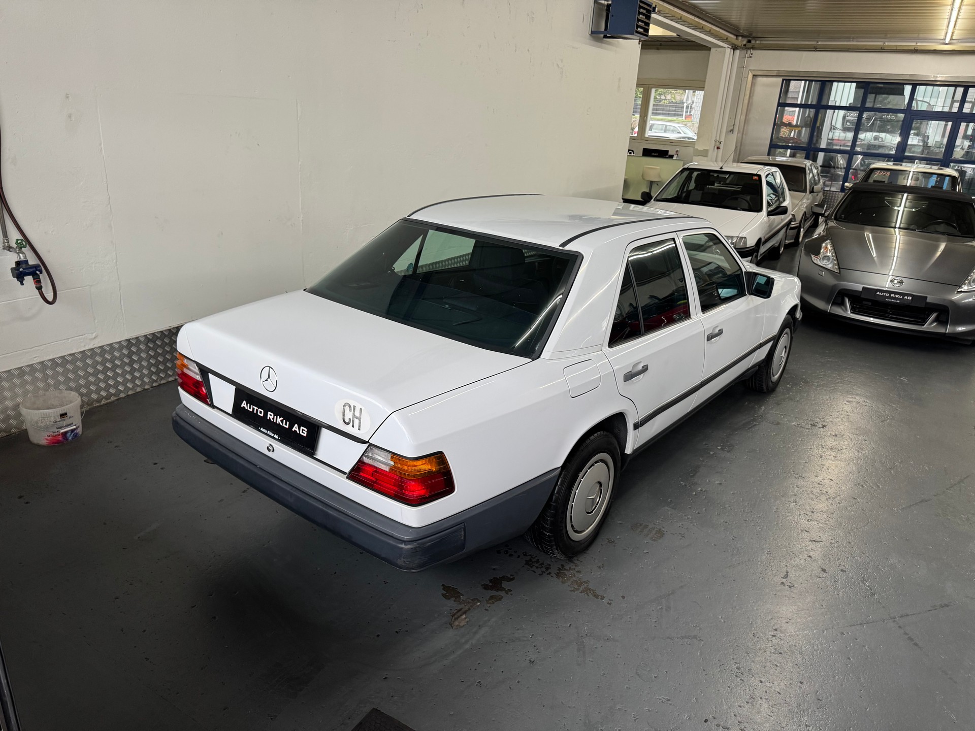 MERCEDES-BENZ 230 E-image-7