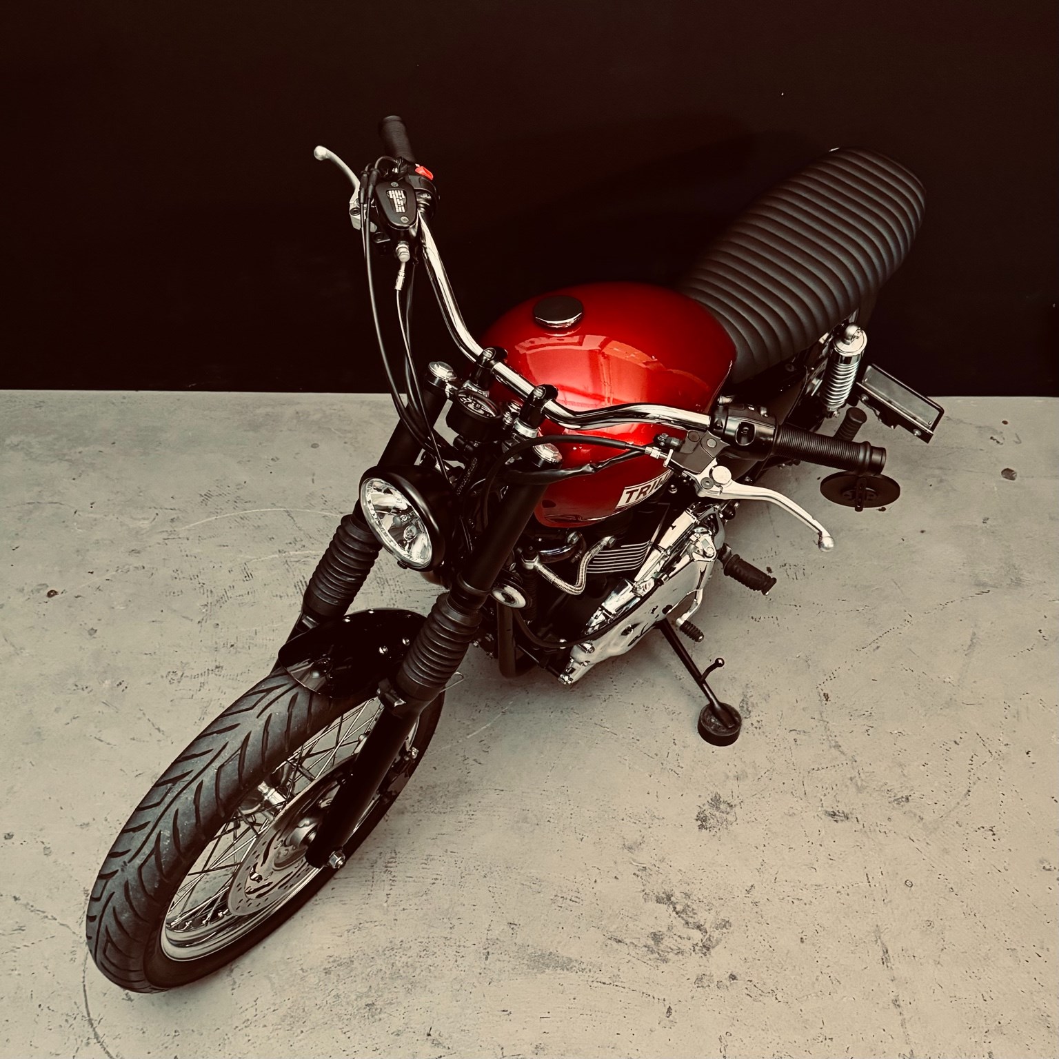 TRIUMPH Bonneville 900 i T 100-image-4