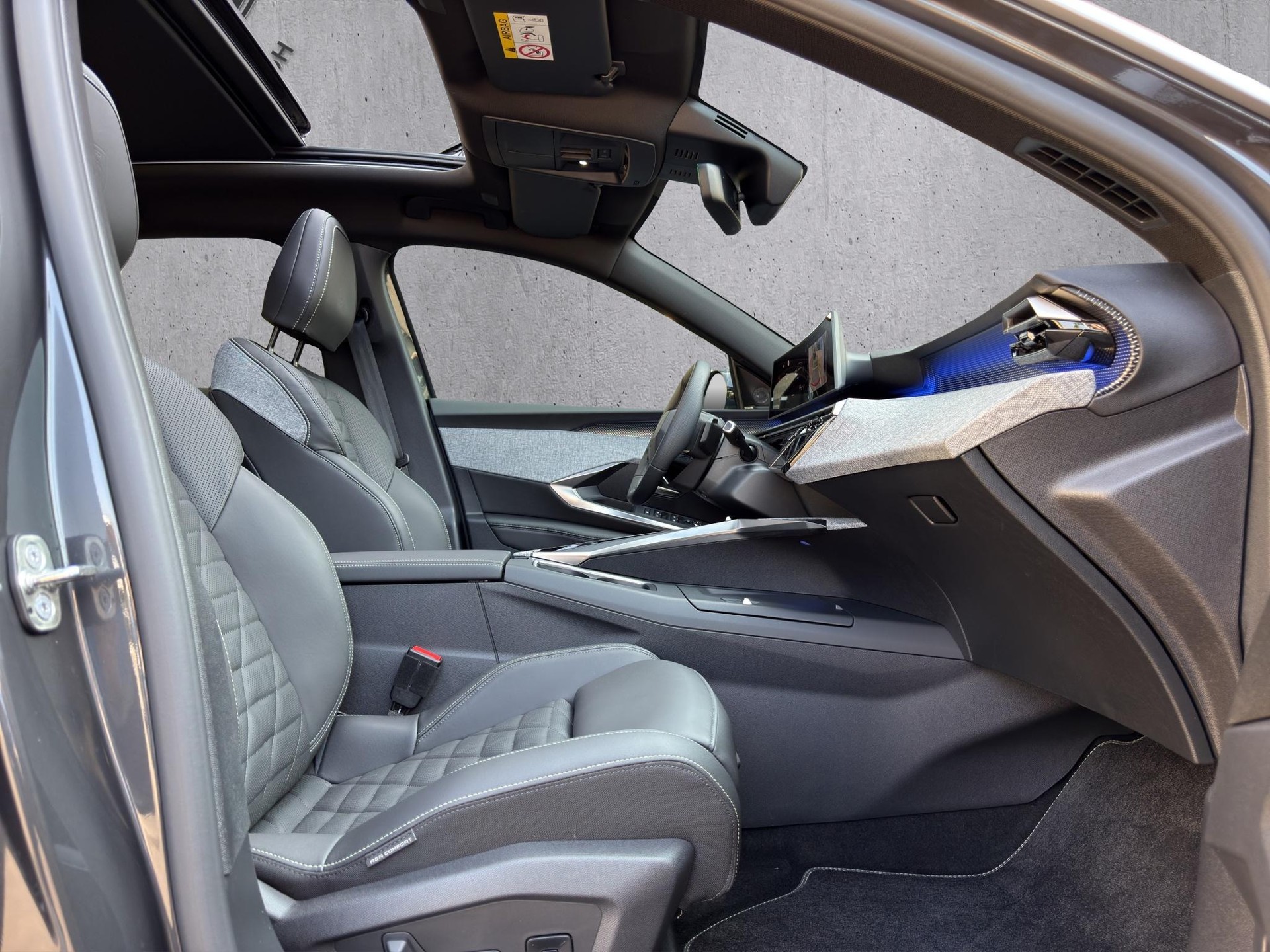 PEUGEOT 3008 1.2 Hybrid GT-image-17