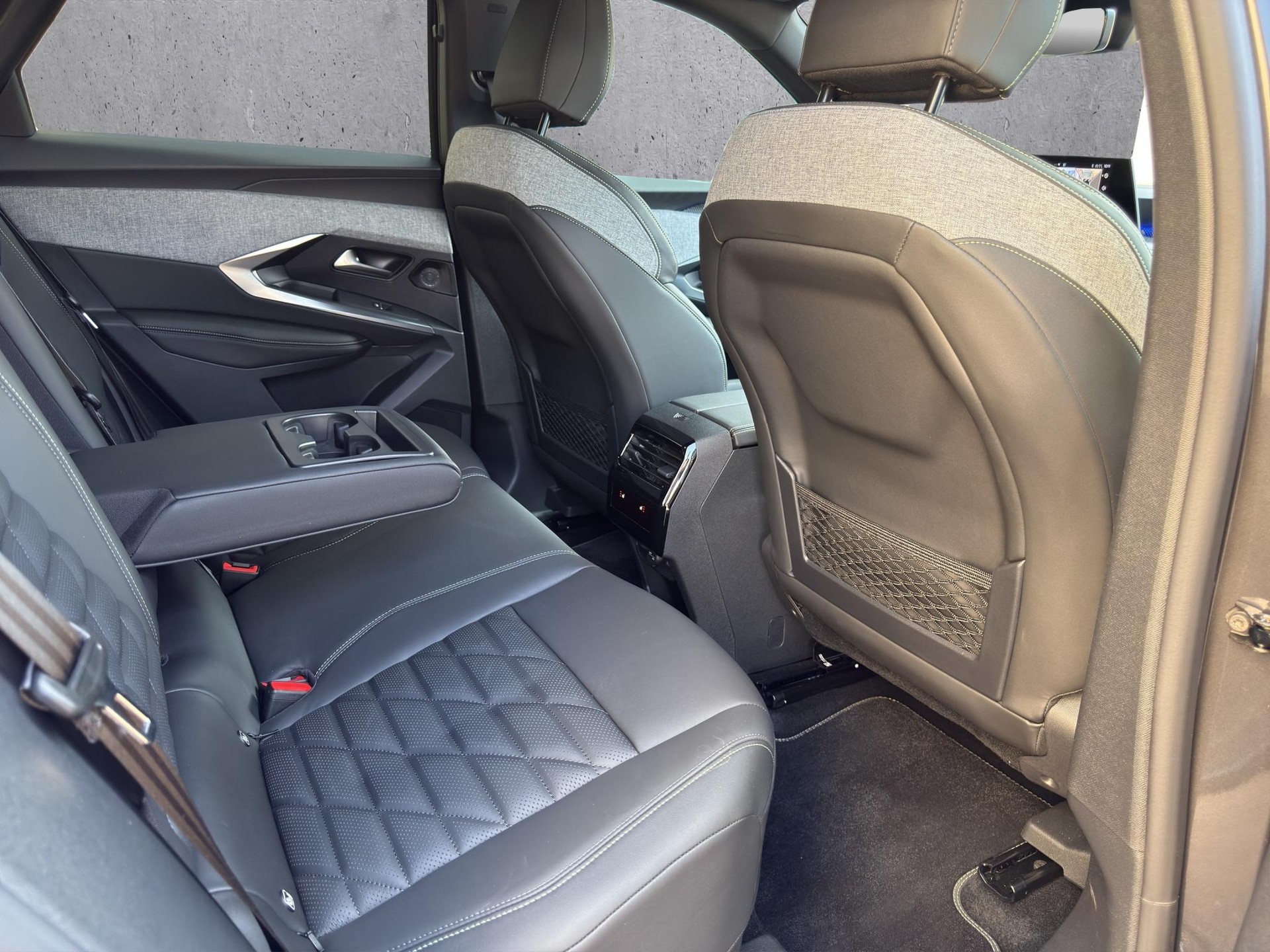 PEUGEOT 3008 1.2 Hybrid GT-image-16