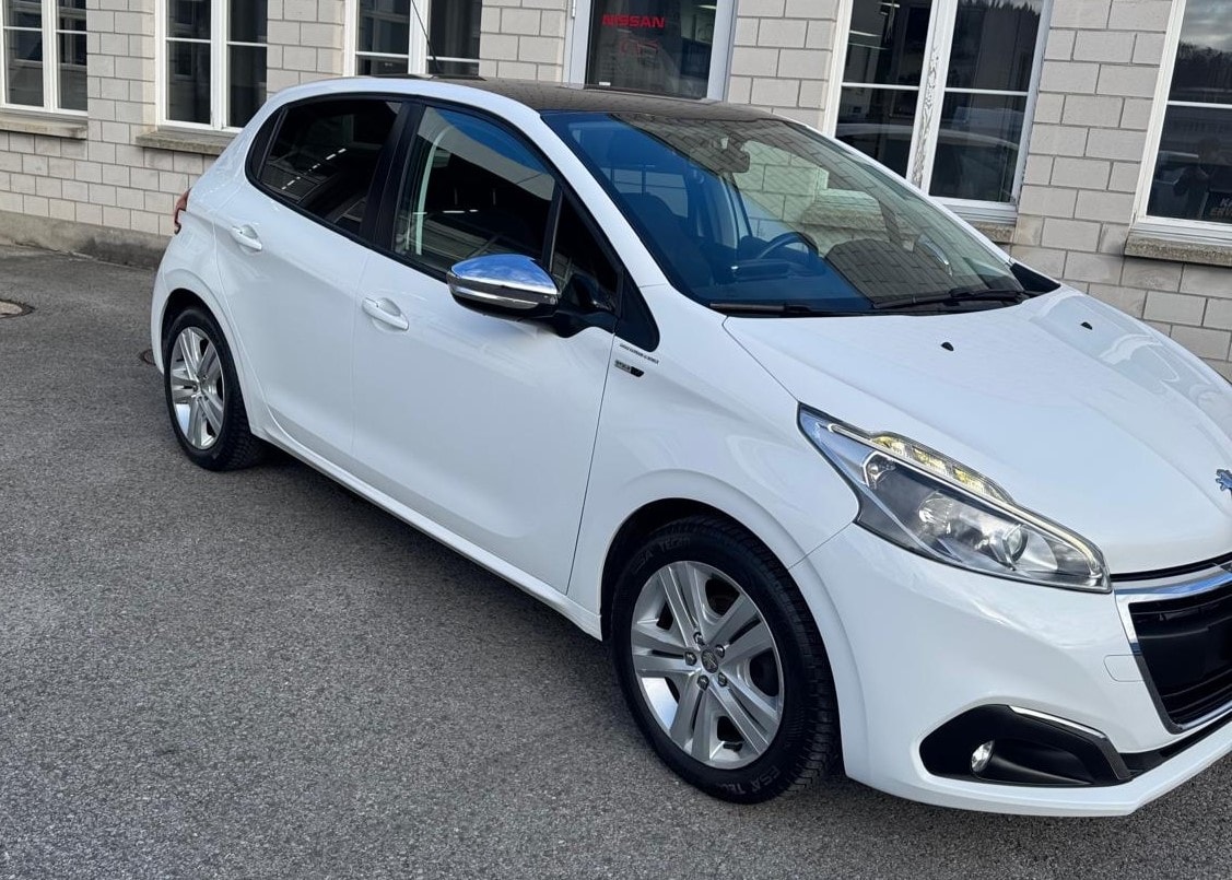 PEUGEOT 208 1.2 PureTech Style-image-3