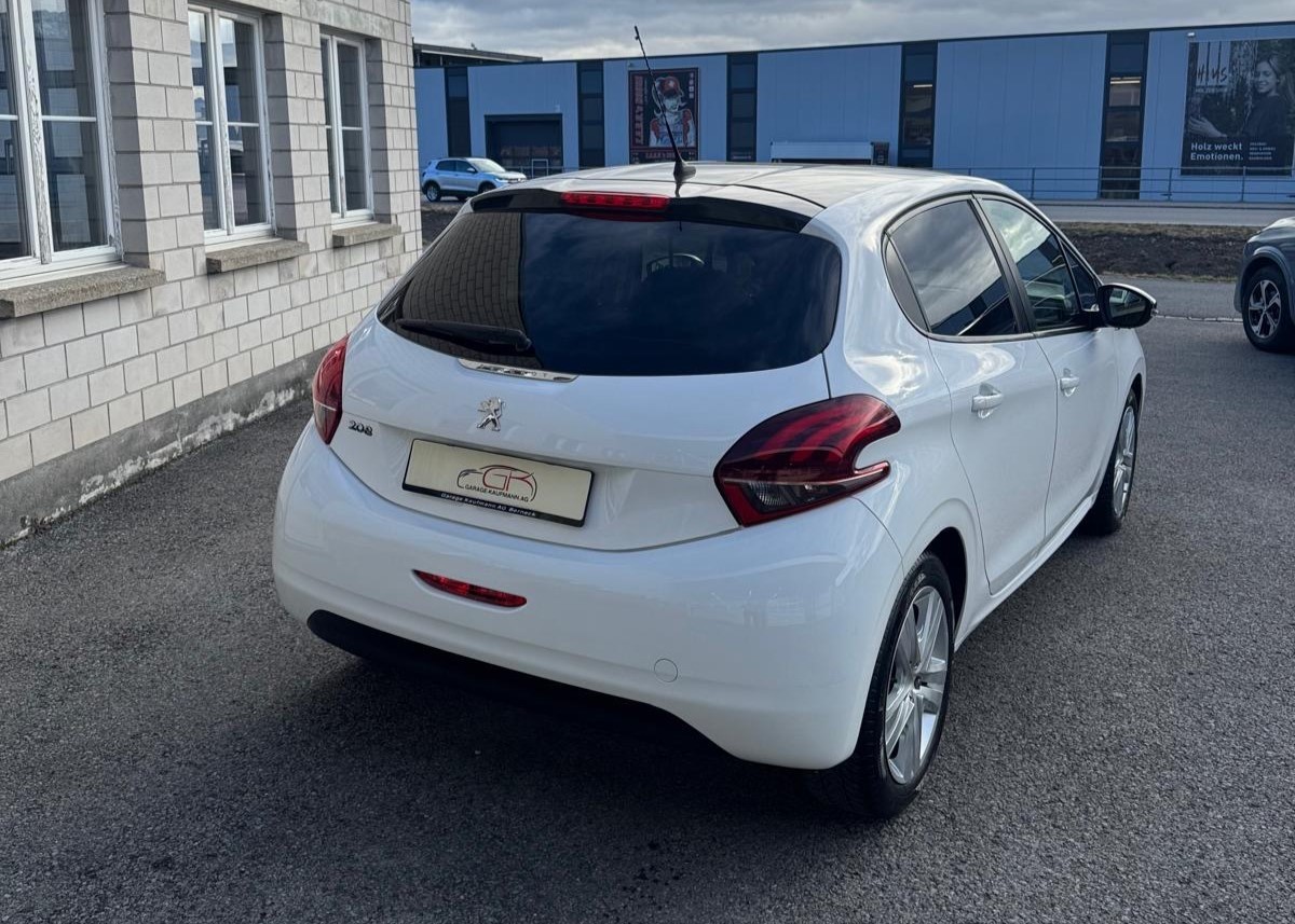 PEUGEOT 208 1.2 PureTech Style-image-5