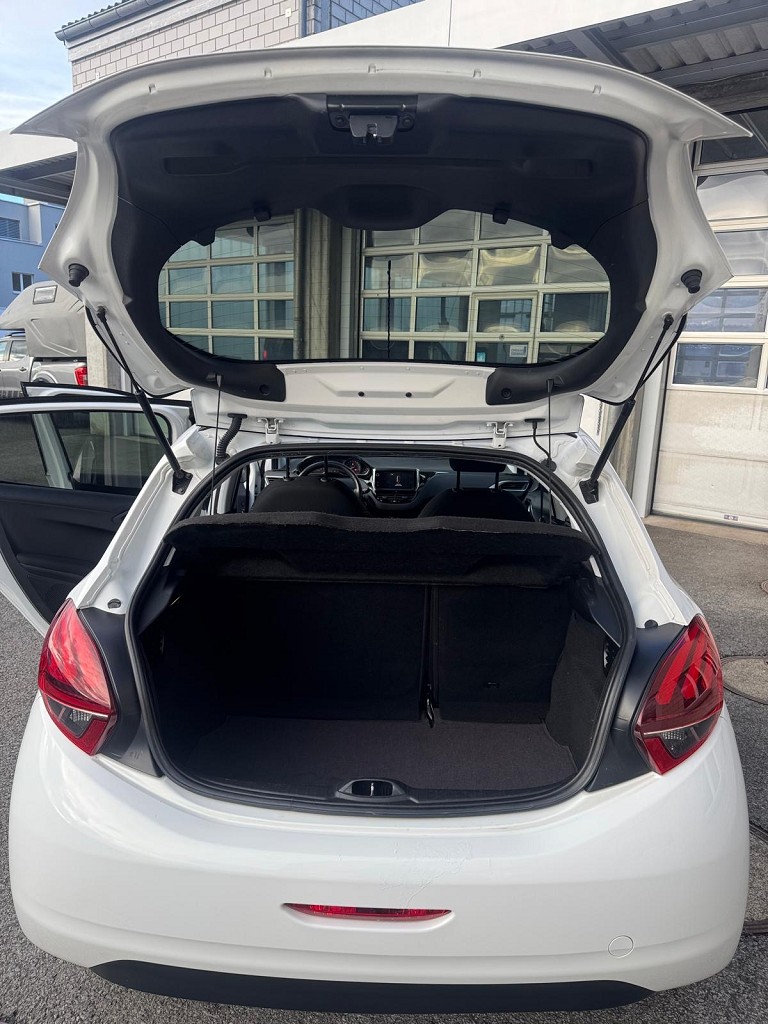 PEUGEOT 208 1.2 PureTech Style-image-12