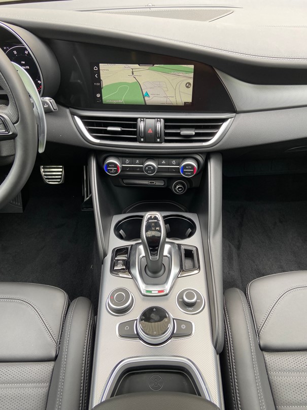 ALFA ROMEO Giulia 2.0 Veloce Premium Sky Q4 AT8-image-9