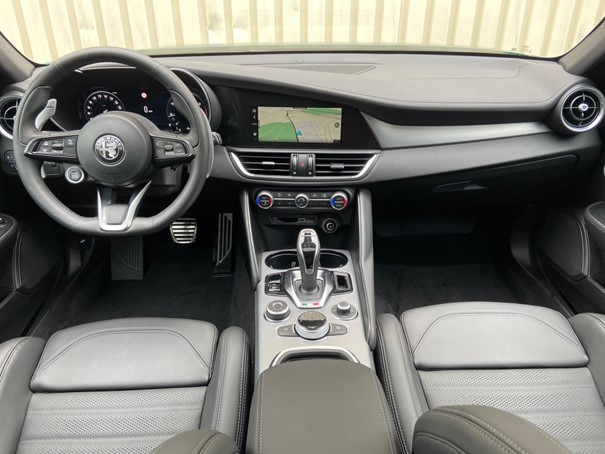 ALFA ROMEO Giulia 2.0 Veloce Premium Sky Q4 AT8-showroom-element-3