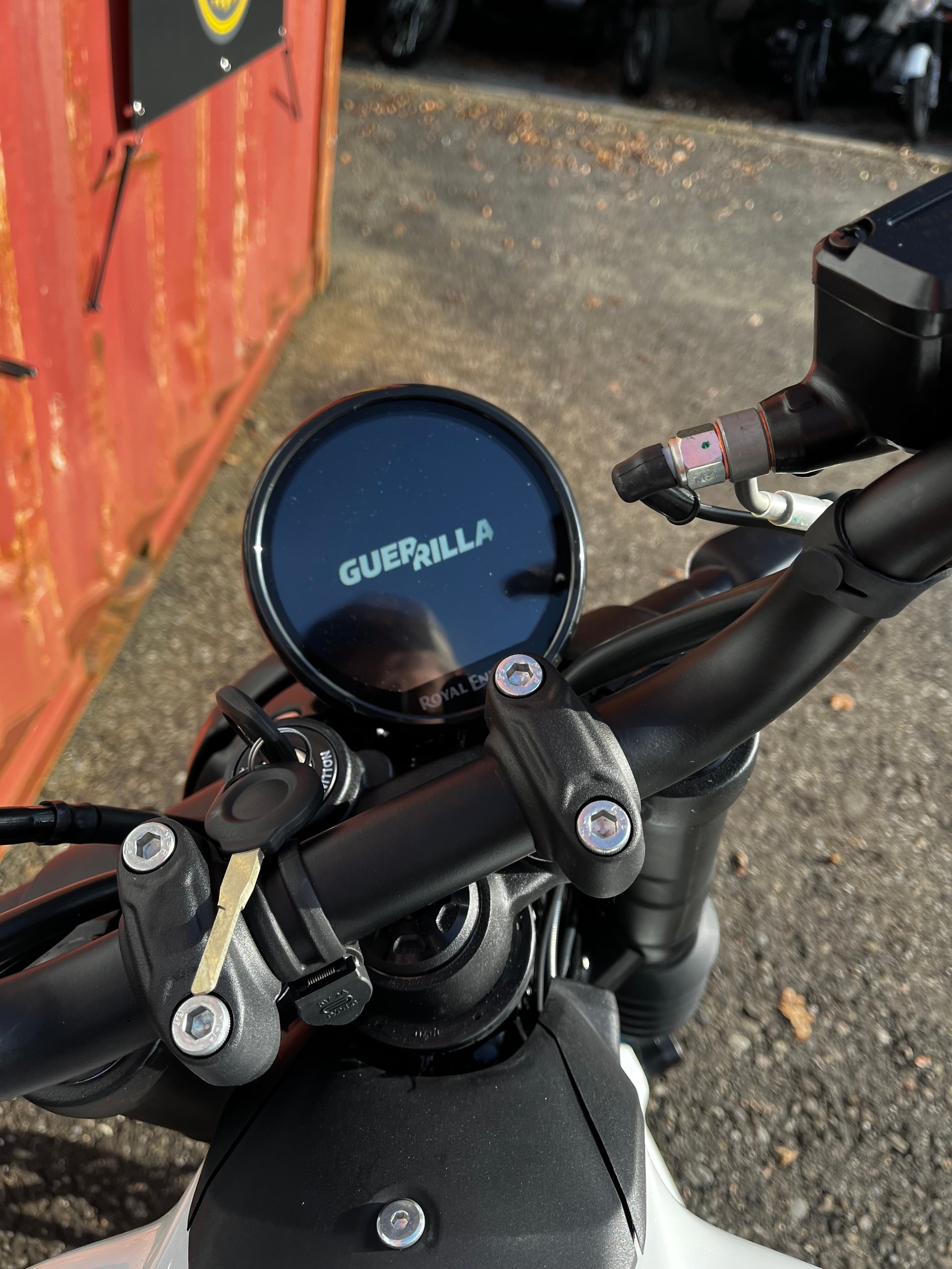 ROYAL ENFIELD Guerrilla 450 Top-image-6