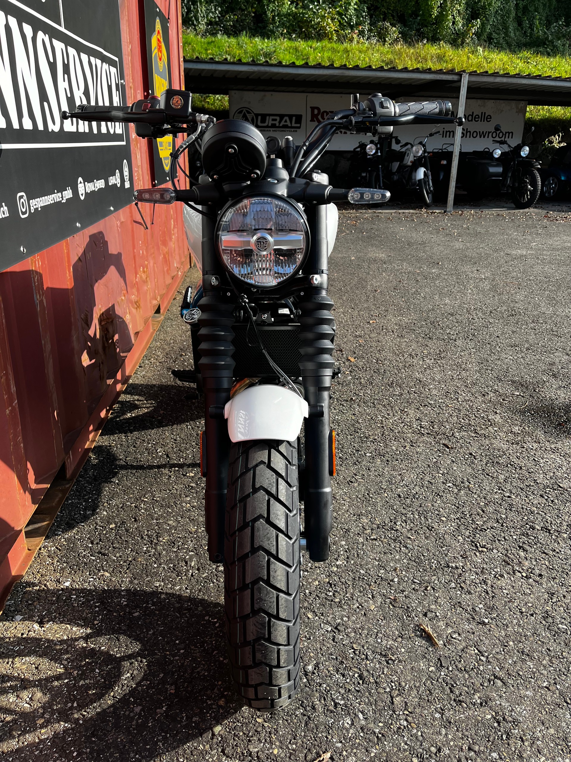 ROYAL ENFIELD Guerrilla 450 Top-image-9