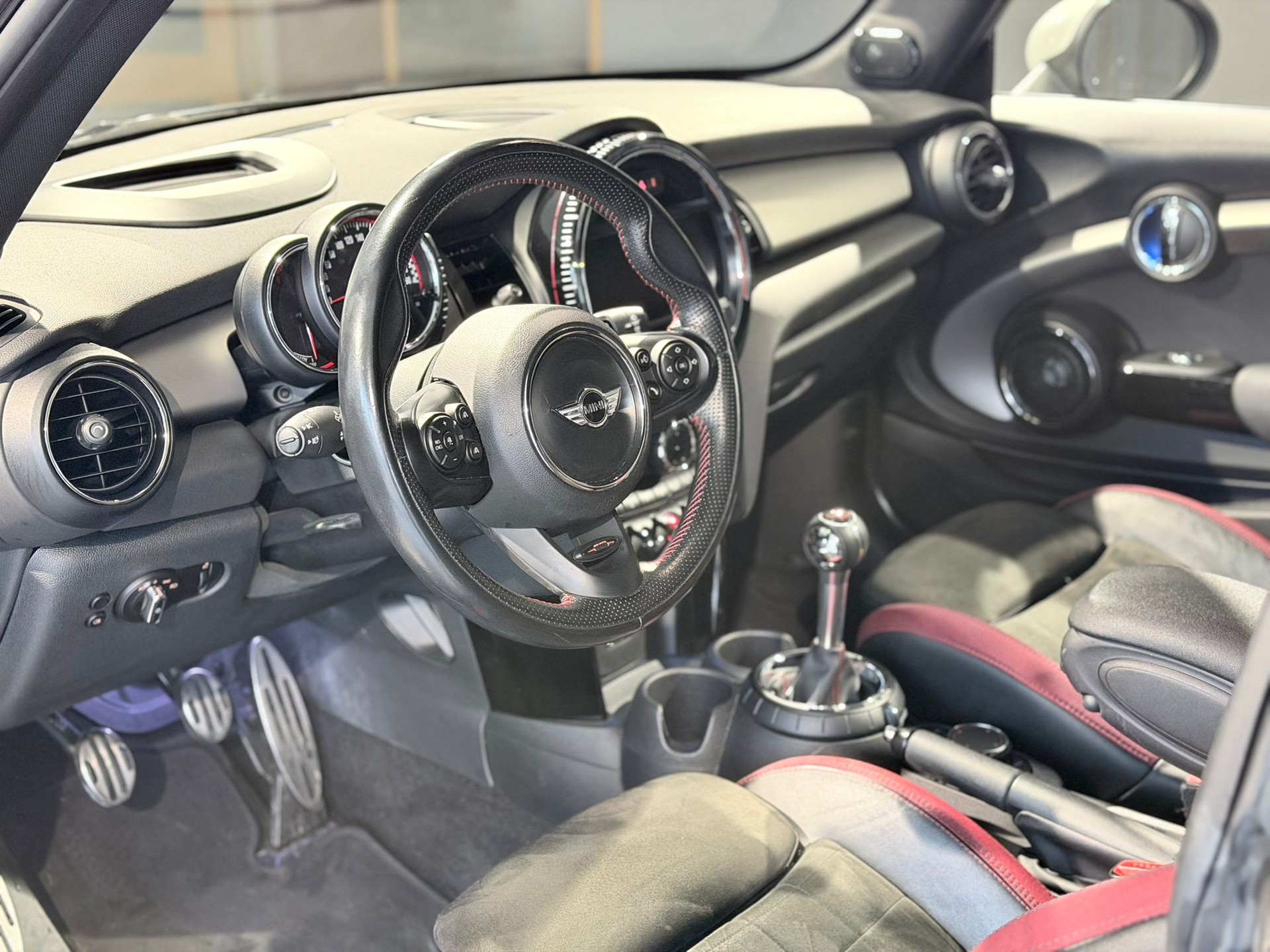 MINI Cooper John Cooper Works-image-7
