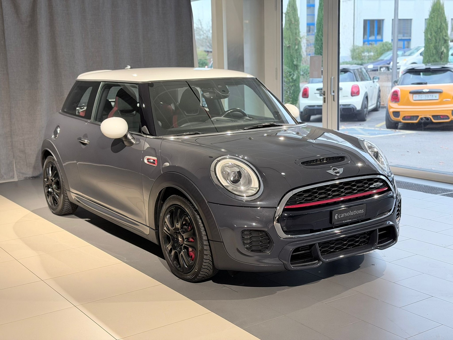 MINI Cooper John Cooper Works-showroom-element-3