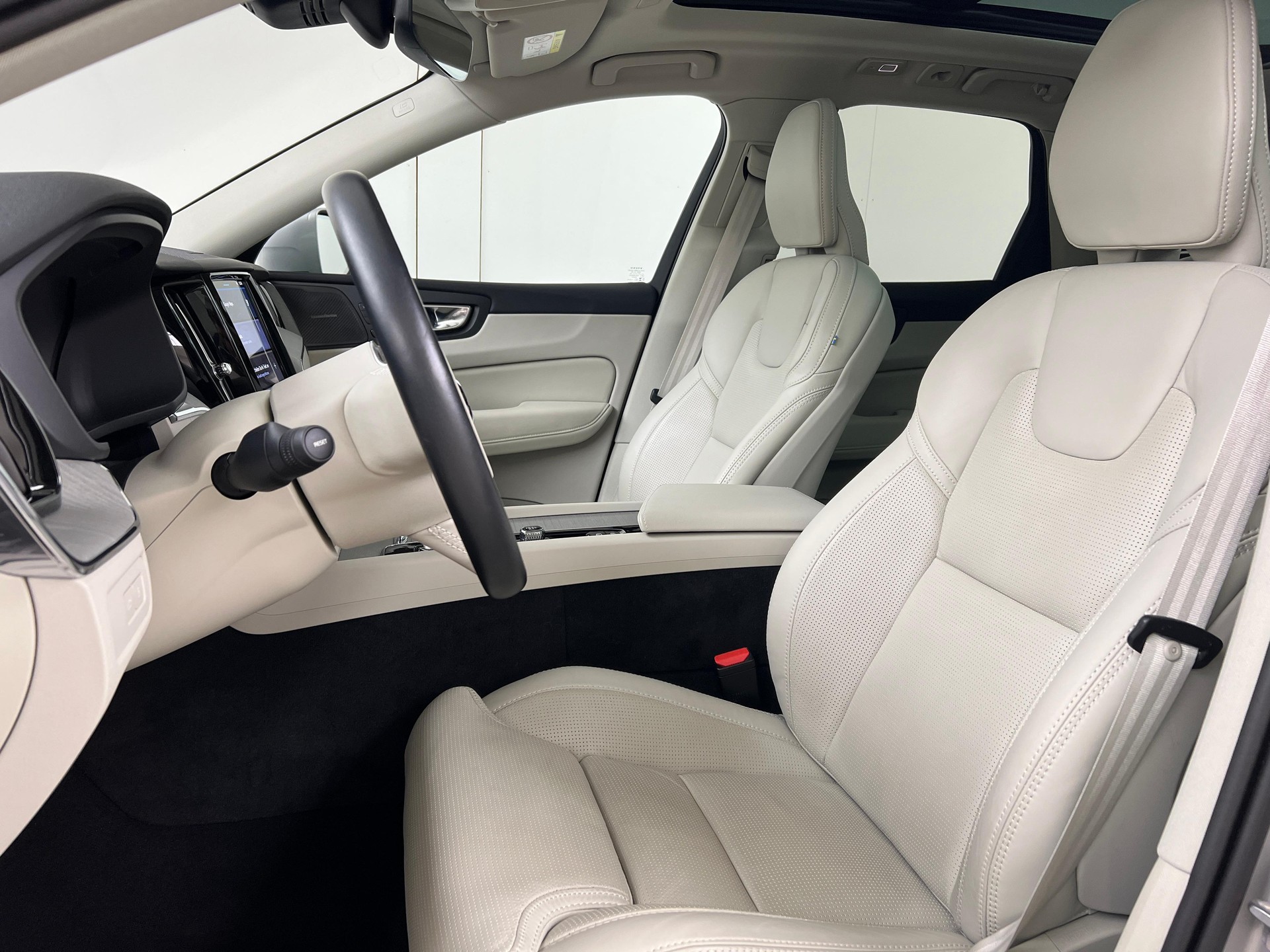 VOLVO XC60 2.0 T8 TE Plus Bright eAWD / Jetzt mit attraktivem 1.9% Leasing!-image-9