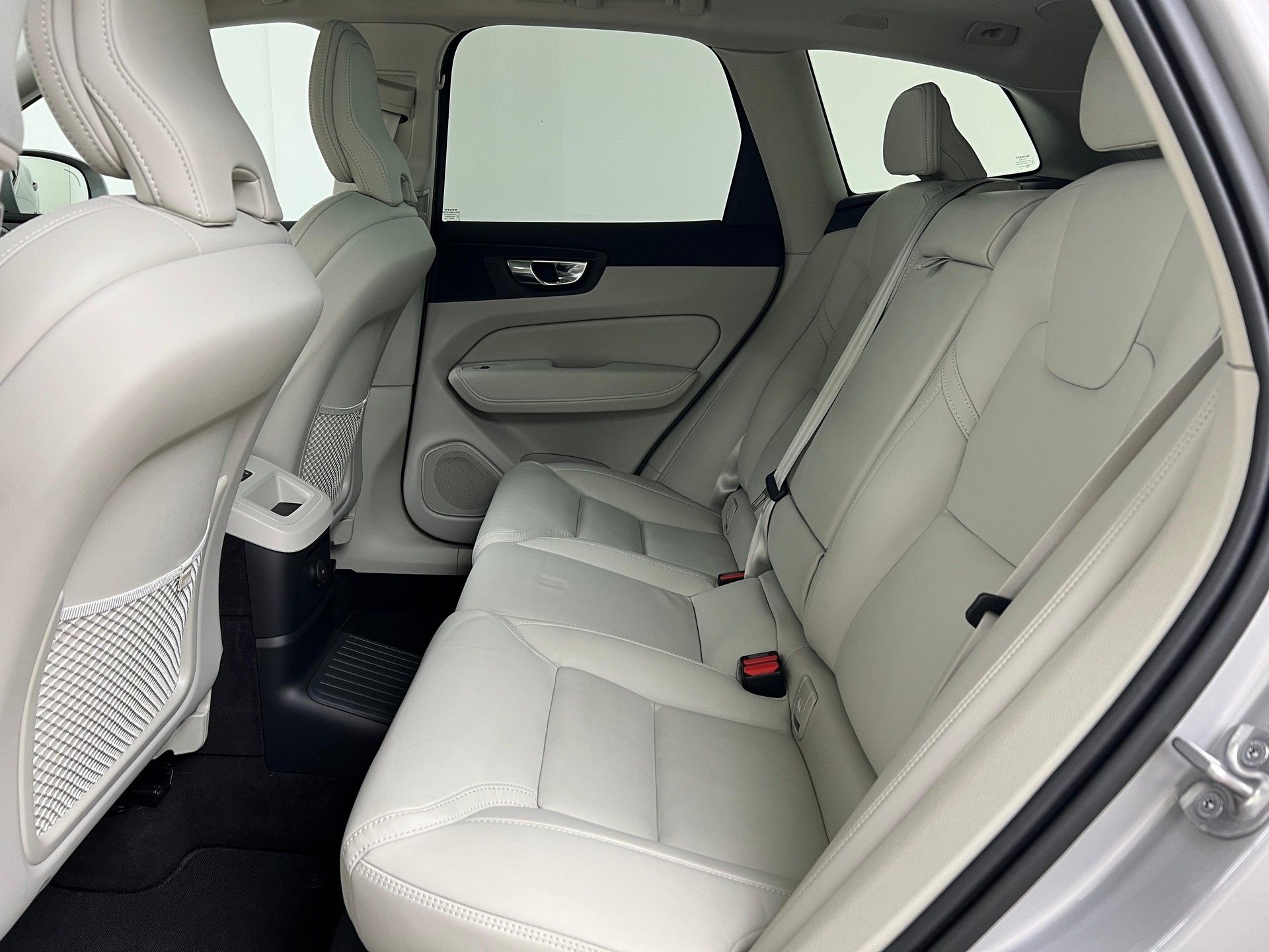 VOLVO XC60 2.0 T8 TE Plus Bright eAWD / Jetzt mit attraktivem 1.9% Leasing!-image-22
