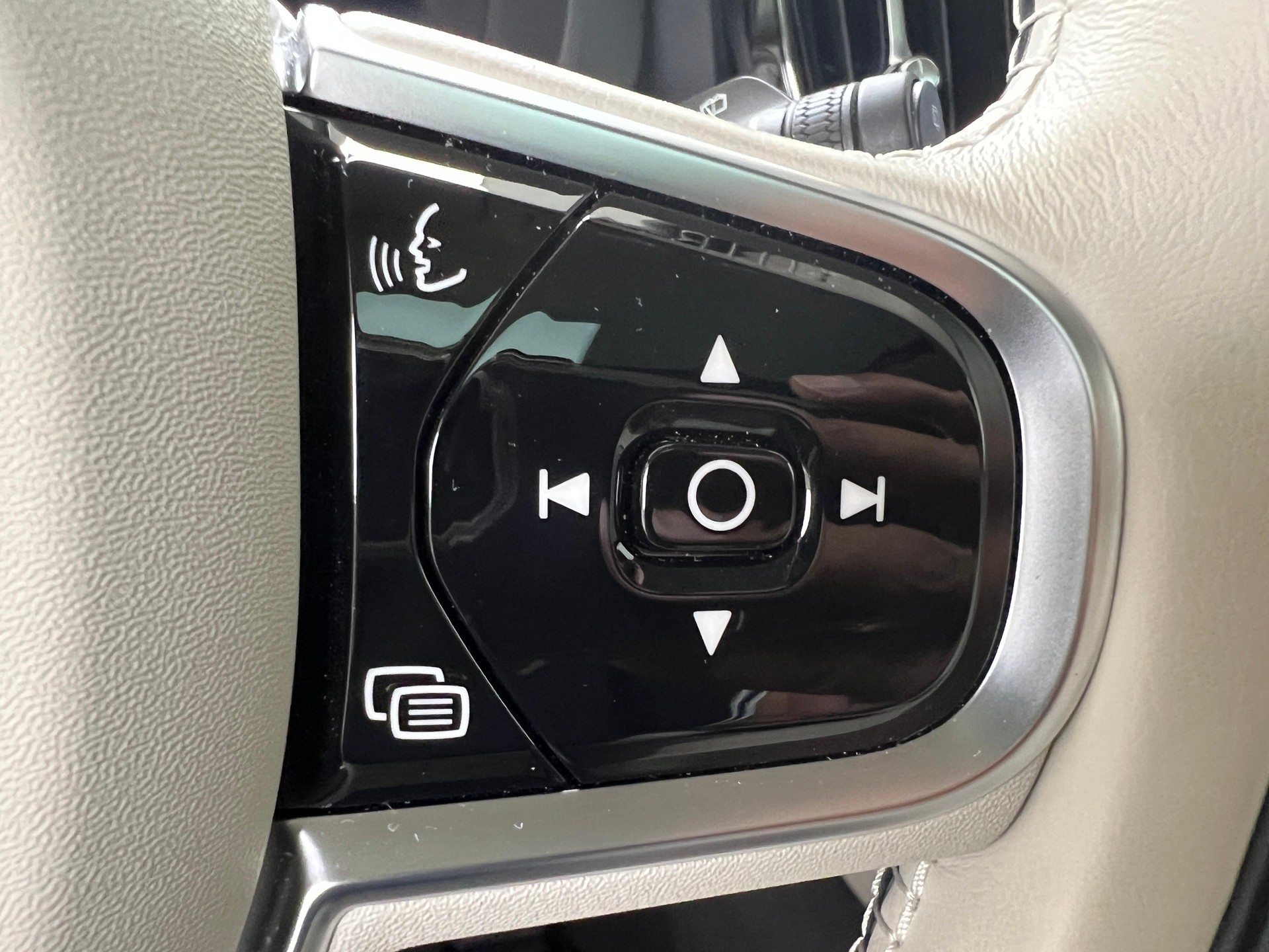 VOLVO XC60 2.0 T8 TE Plus Bright eAWD / Jetzt mit attraktivem 1.9% Leasing!-image-20