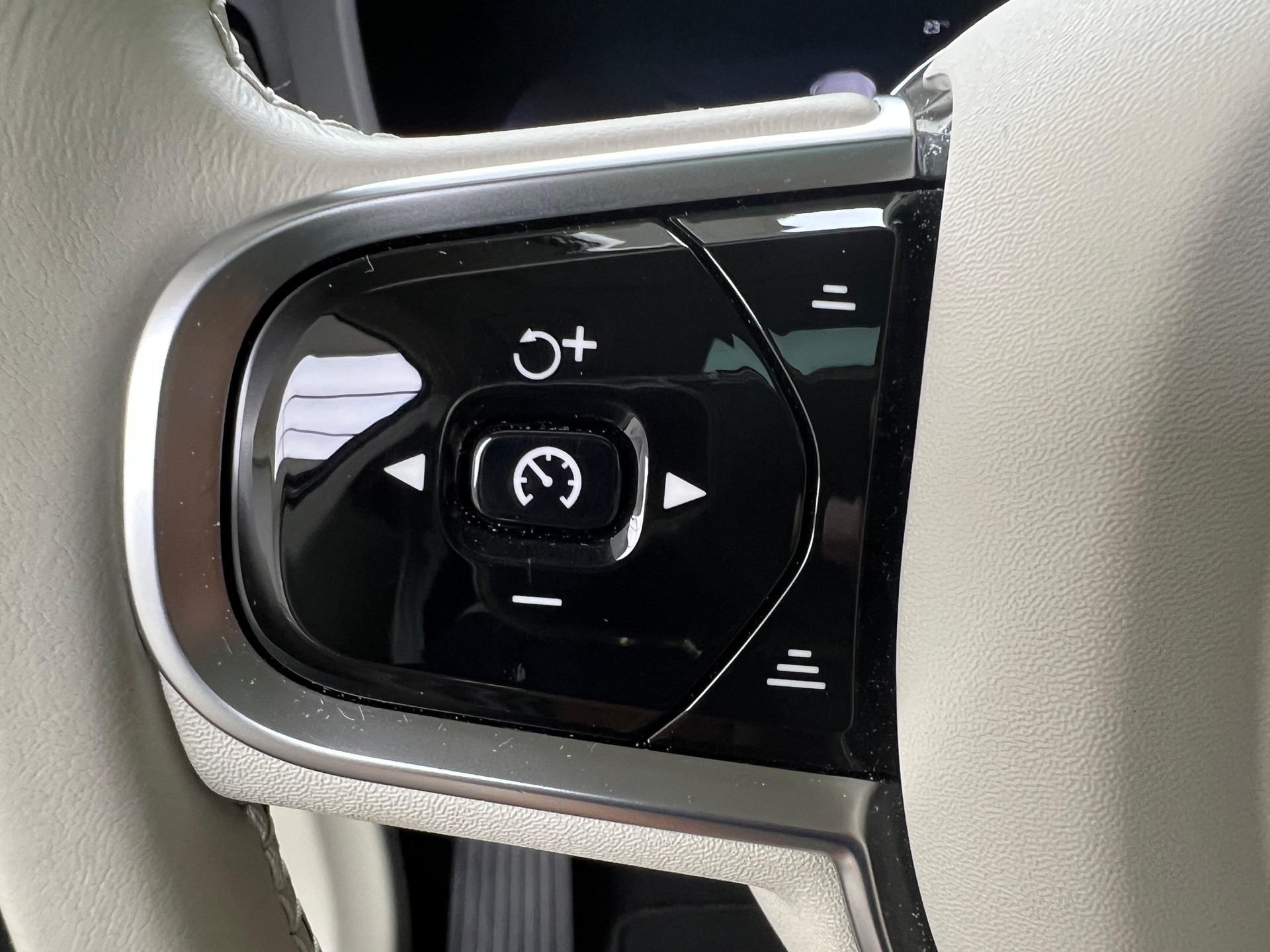 VOLVO XC60 2.0 T8 TE Plus Bright eAWD / Jetzt mit attraktivem 1.9% Leasing!-image-19