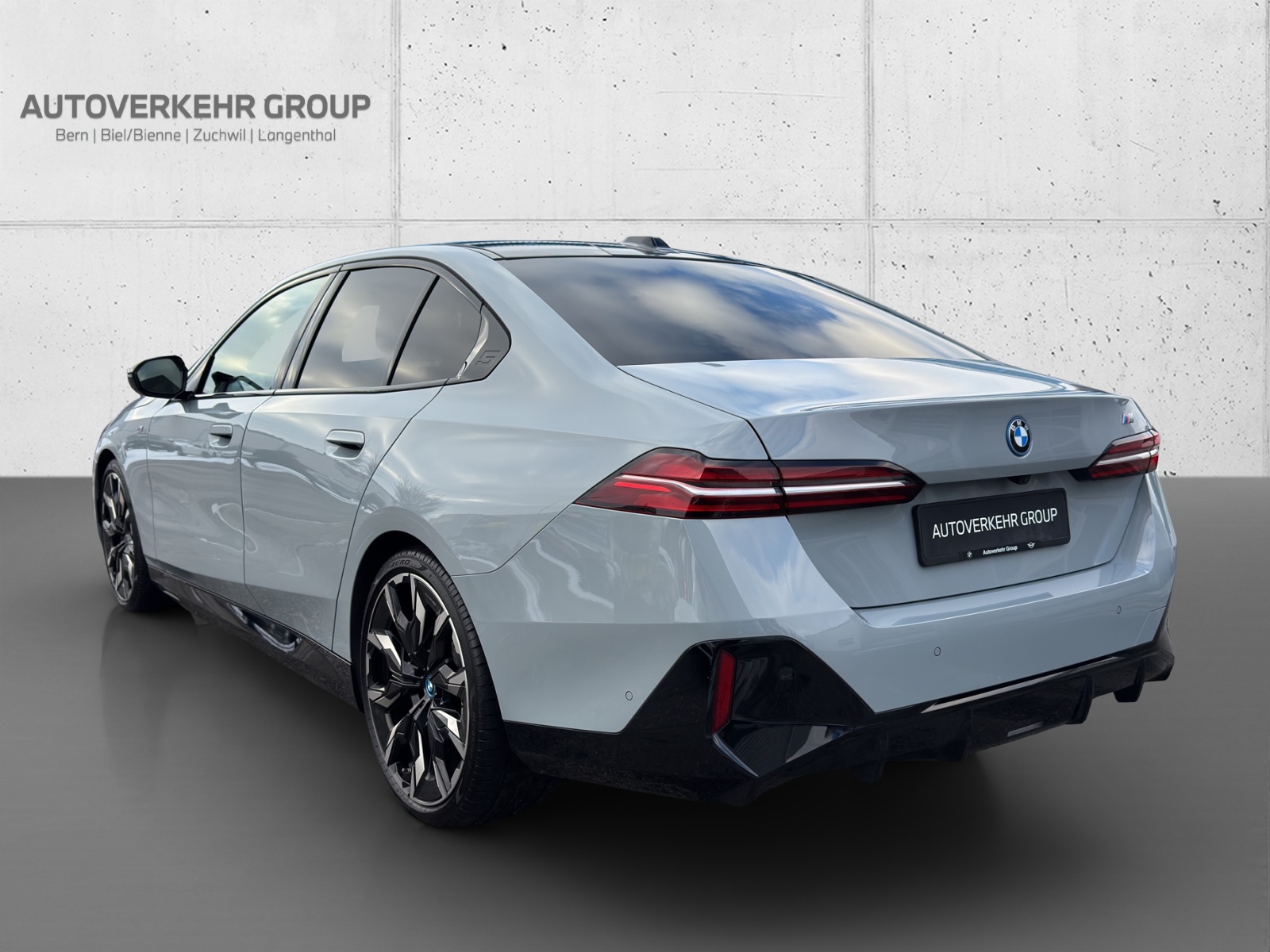 BMW i5 M60 xDrive-showroom-element-3
