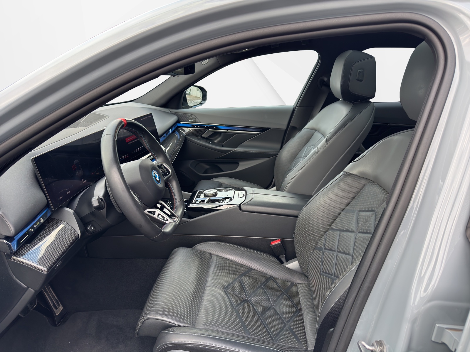 BMW i5 M60 xDrive-image-12