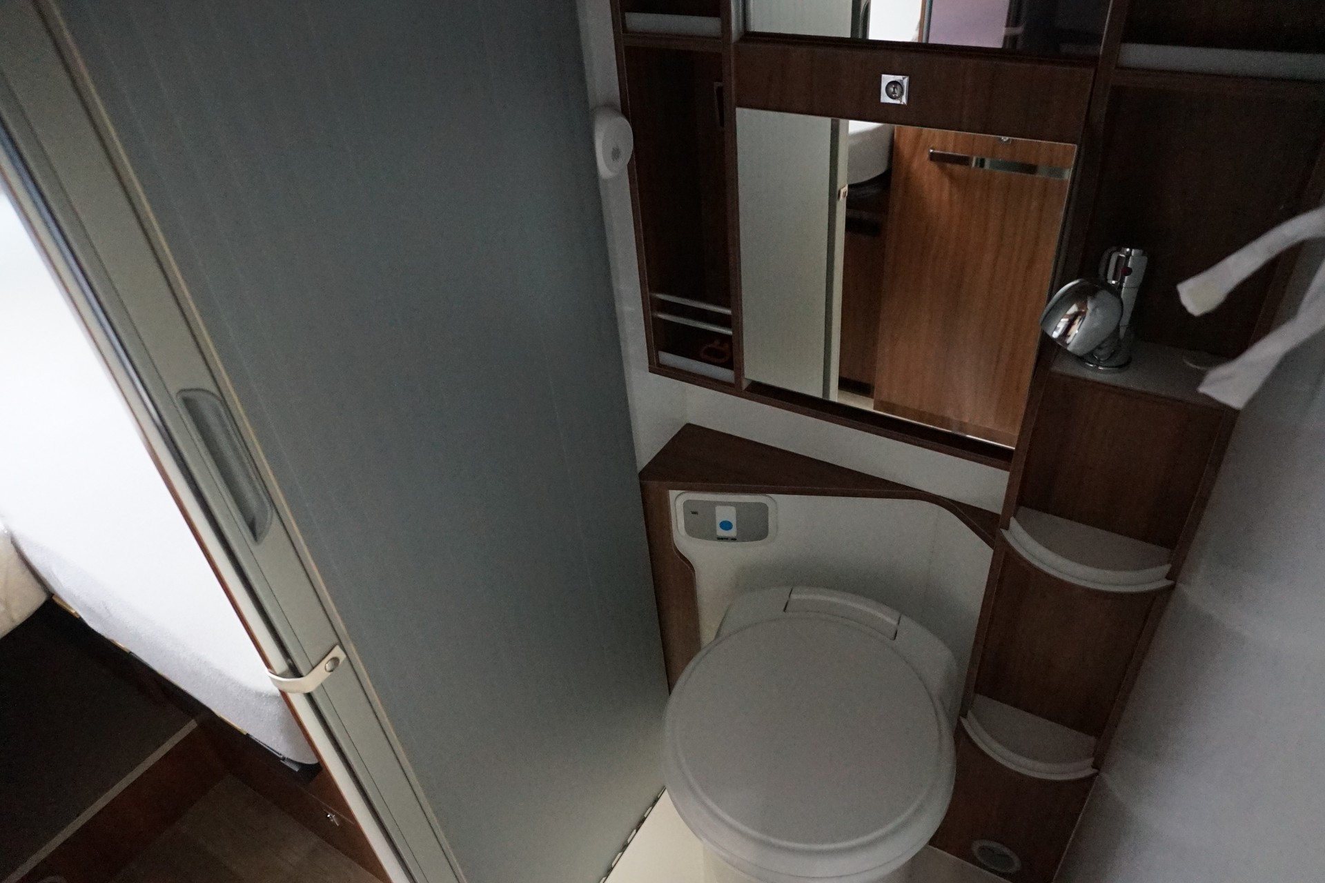PILOTE Fiat Ducato 2.3 Diesel 131PS V630 F/J mit Längsbetten "aus erster Hand"-image-21
